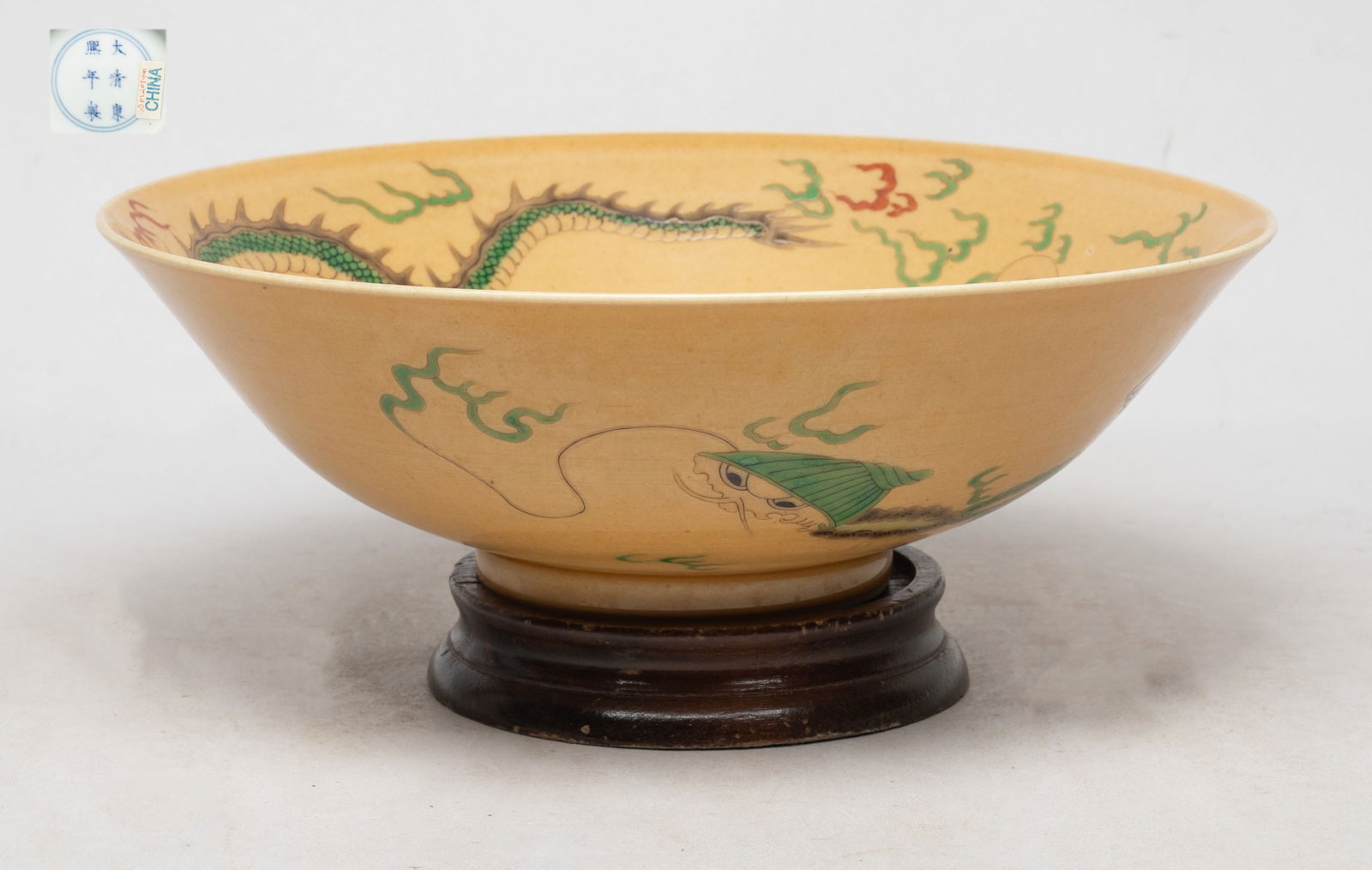 Estate Large Chinese Export Porcelain Bowl (1 of 11)