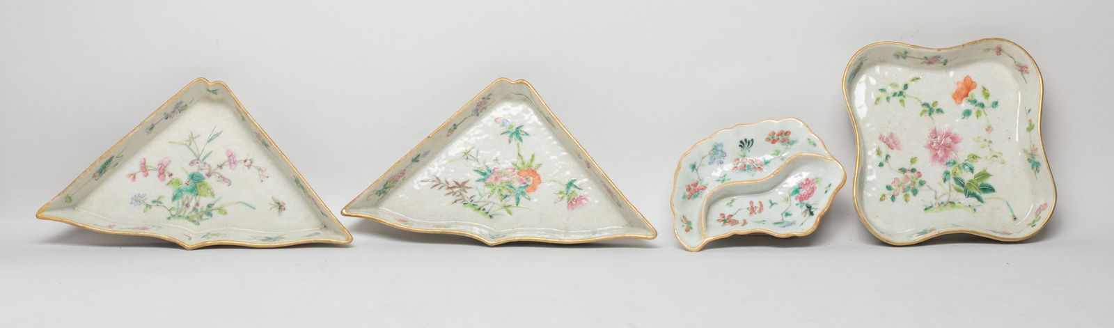 Set Chinese Famille Rose Porcelain Plates (1 of 16)