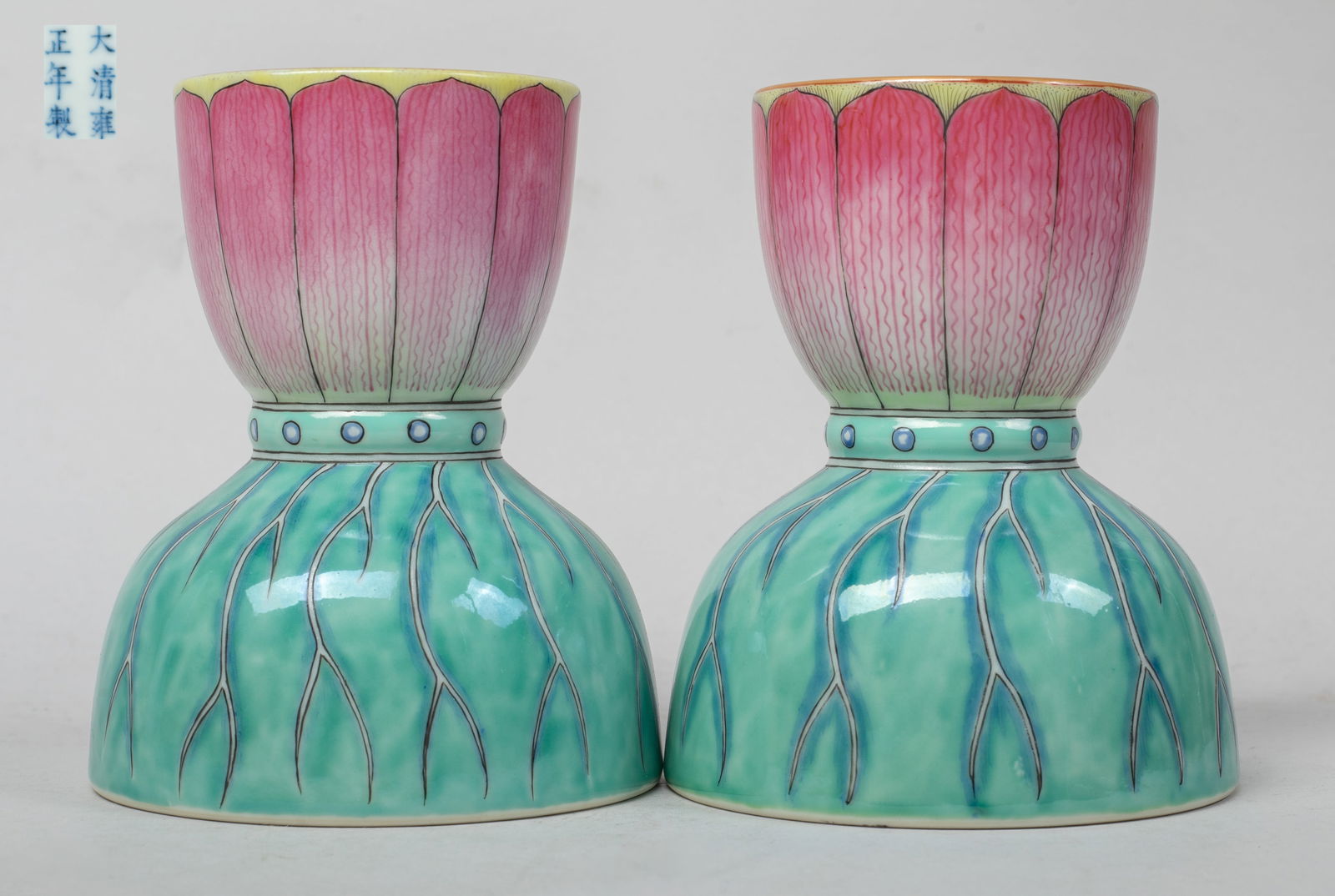 Two Chinese Export Porcelain Candlesticks (1 of 7)