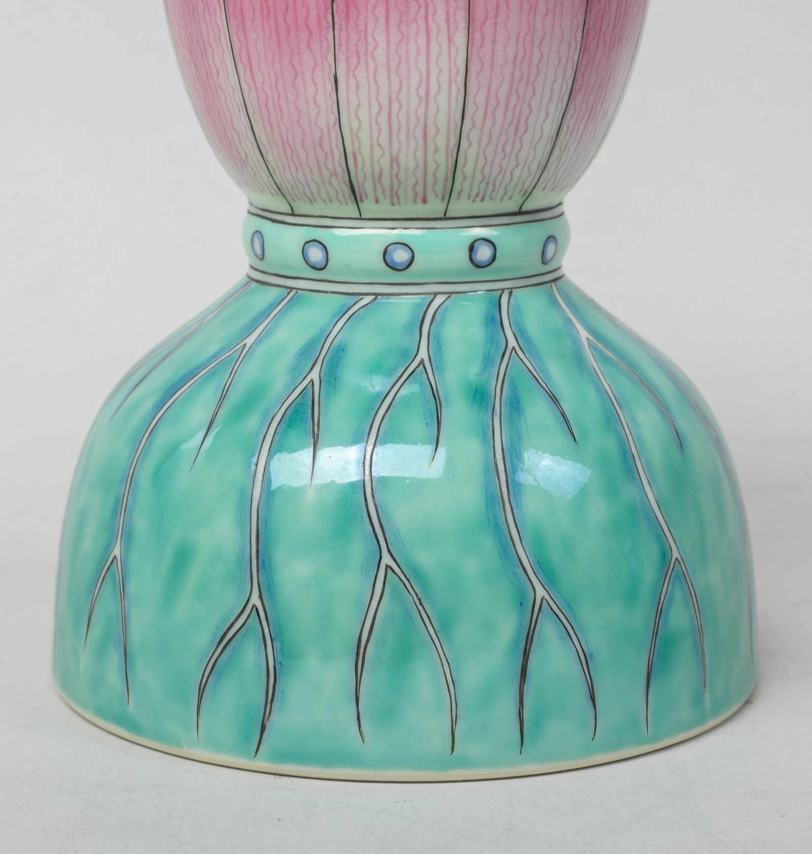 Two Chinese Export Porcelain Candlesticks - 4