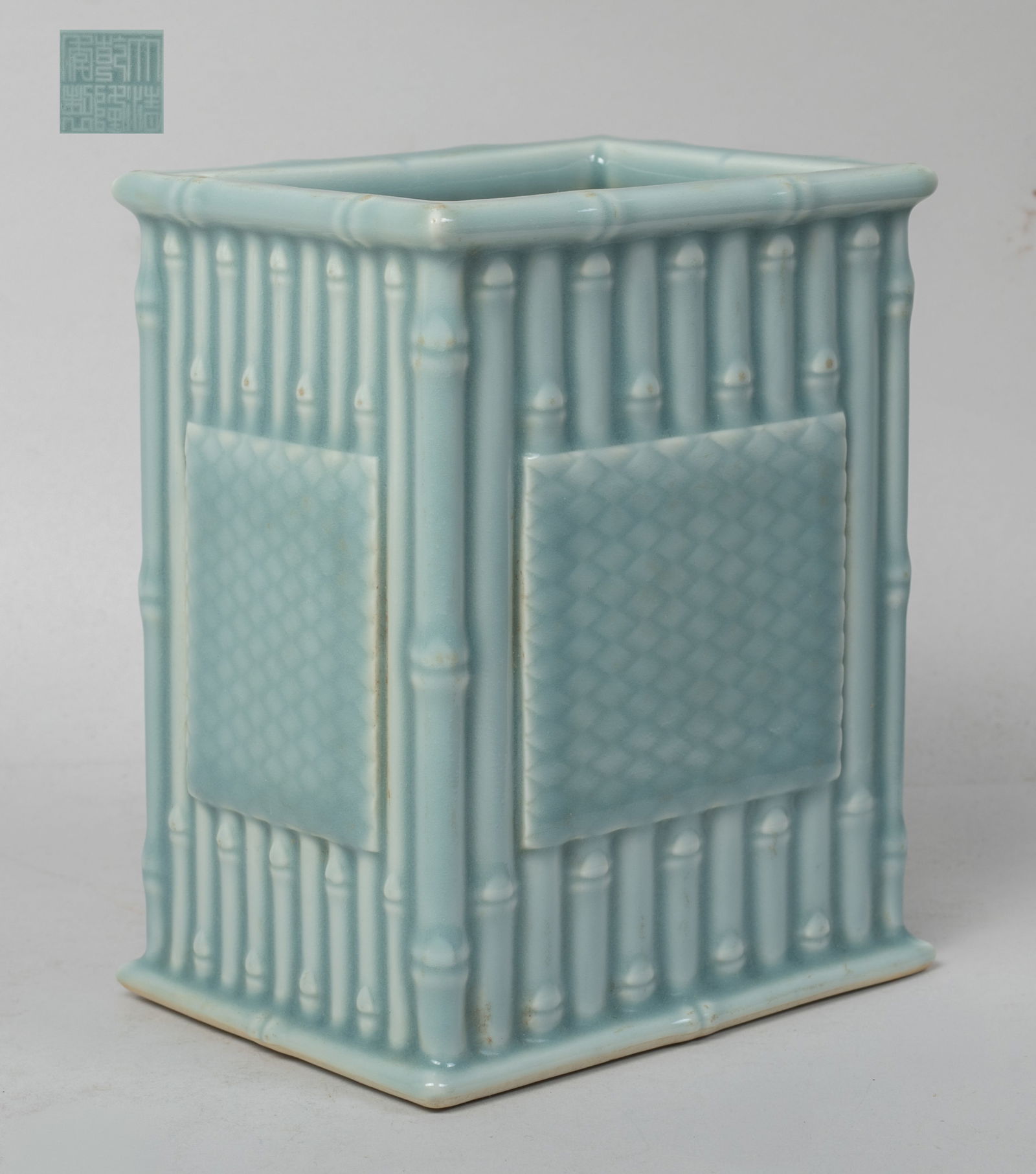 Chinese Bean Green Glazed Porcelain Brush Pot (1 of 10)