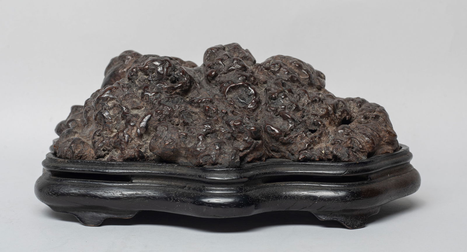 Chinese Root Wood Cabinet Censer: Collectible Chinese root wood cabinet censer. Approx. 7.7*6.5*2.8 inch.