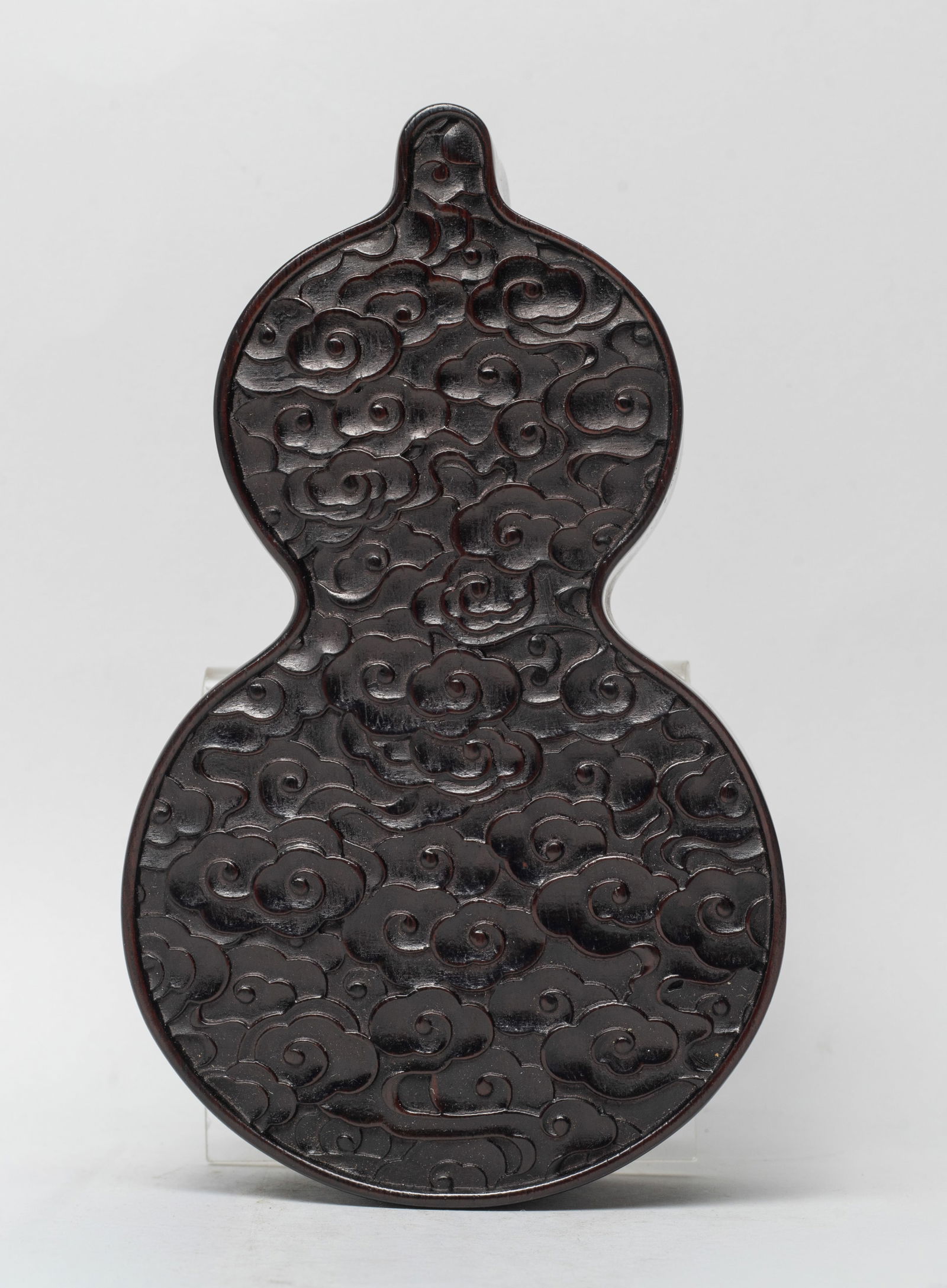 Estate Chinese Wood Carved Box: Of double gourd shape, the top side carved with dense scrolling clouds. Approx. 6.2*3.7*1.6 inch.