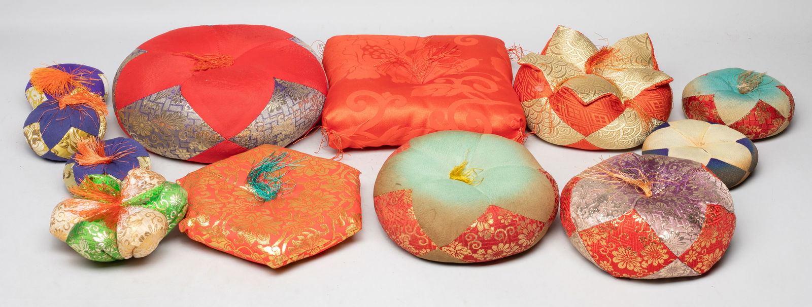 Set Vintage Asian Silk Pillows (1 of 12)