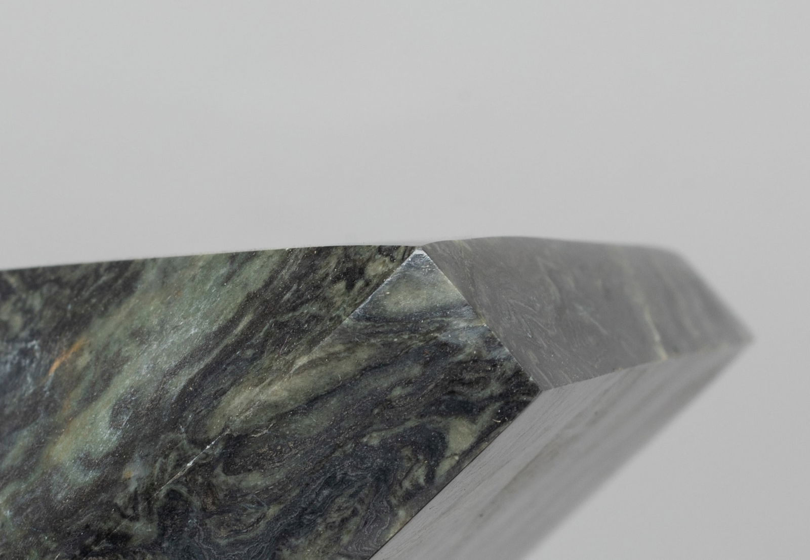 Two Heavy Gemstone Table Sculptures - 7