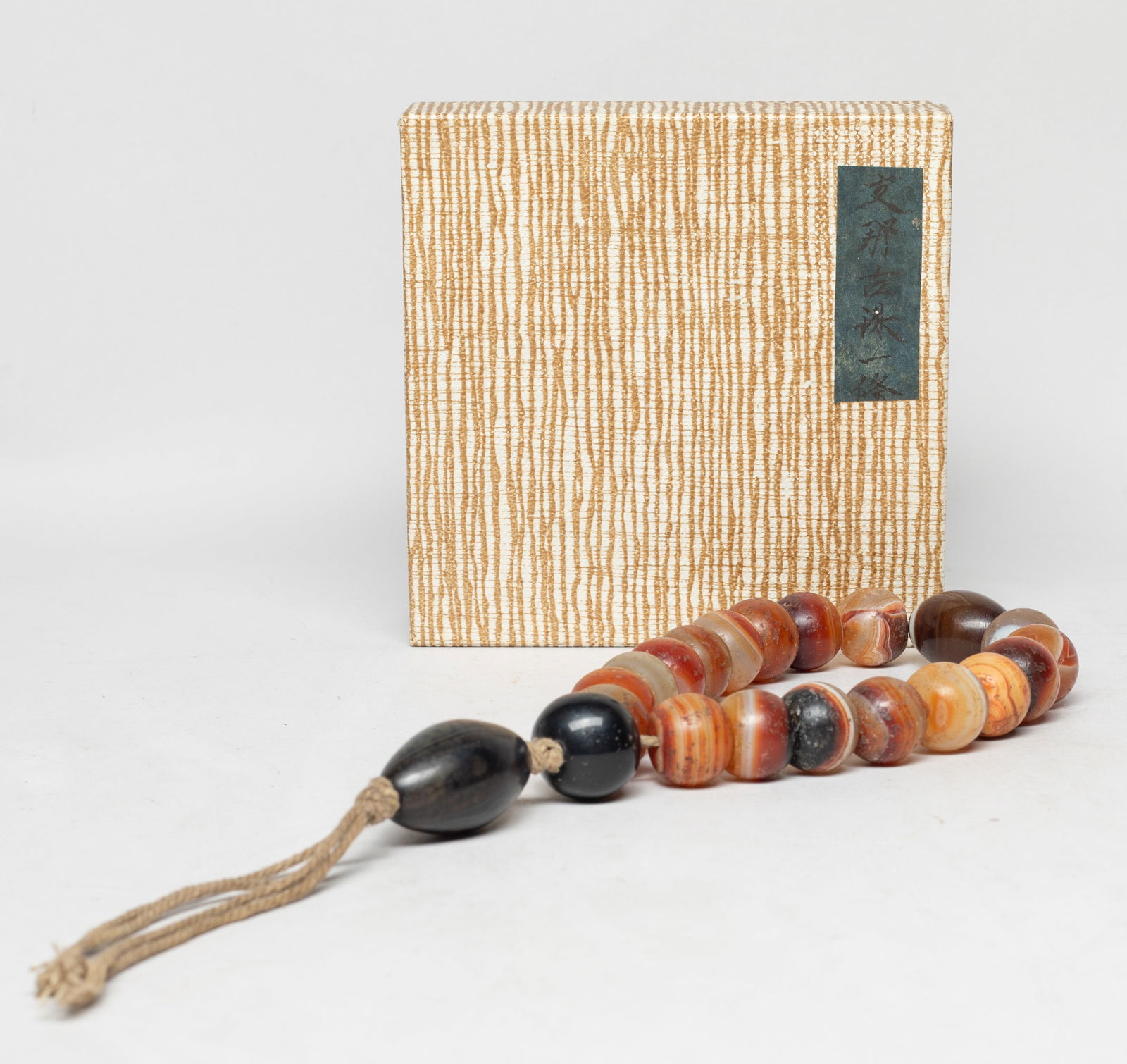 Rare Chinese Manchu Cameo Agate Prayer Beads: A string of Chinese Manchu cameo agate carved prayer beads, with box. Approx. 1.55*0.9 inch (largest bead).