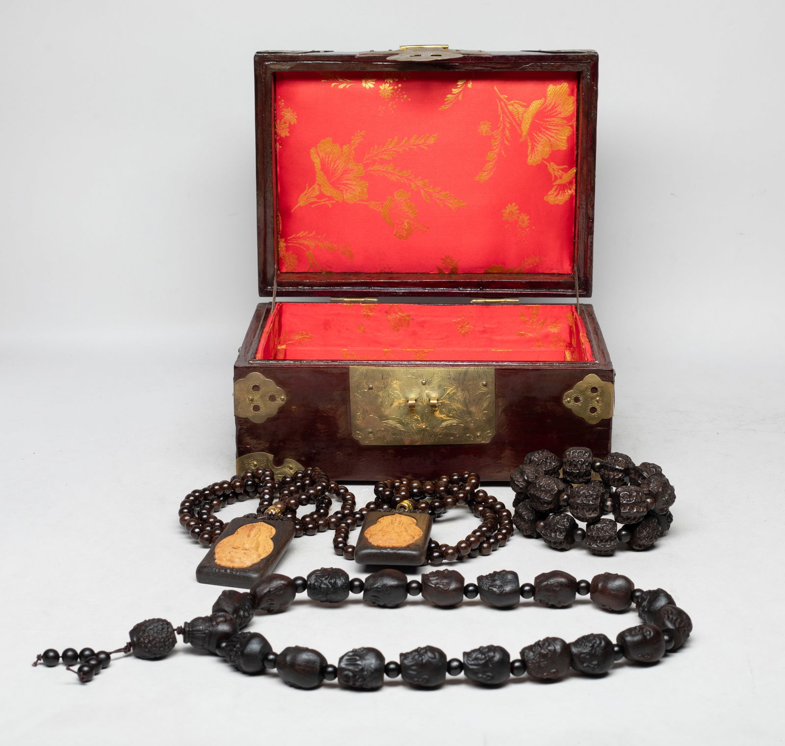 Set Chinese Export Agarwood Prayer Beads (1 of 12)