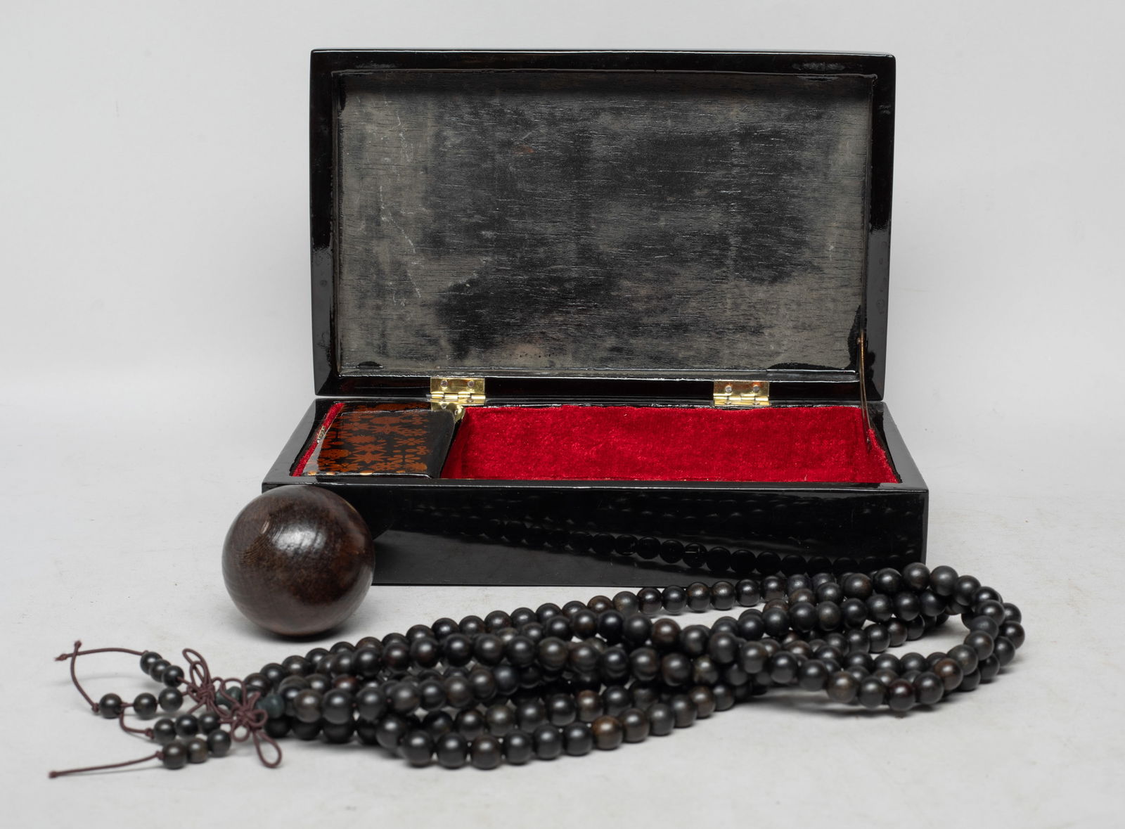 Chinese Export Agarwood Necklaces, Ball (1 of 11)