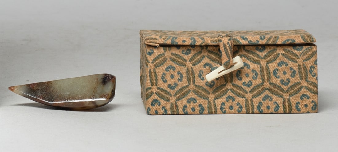 Chinese Russet Jade Pendant of Cicada (1 of 10)