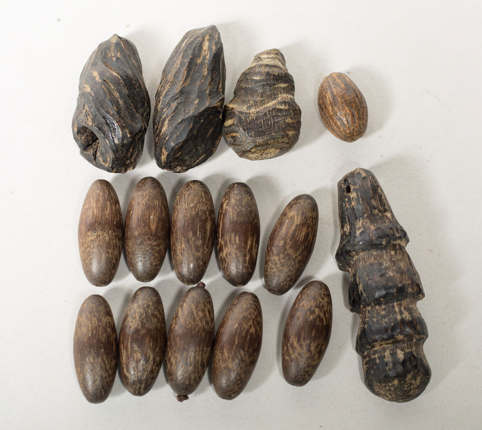 Large Set Chinese / Asian Aagrwood Beads (1 of 11)