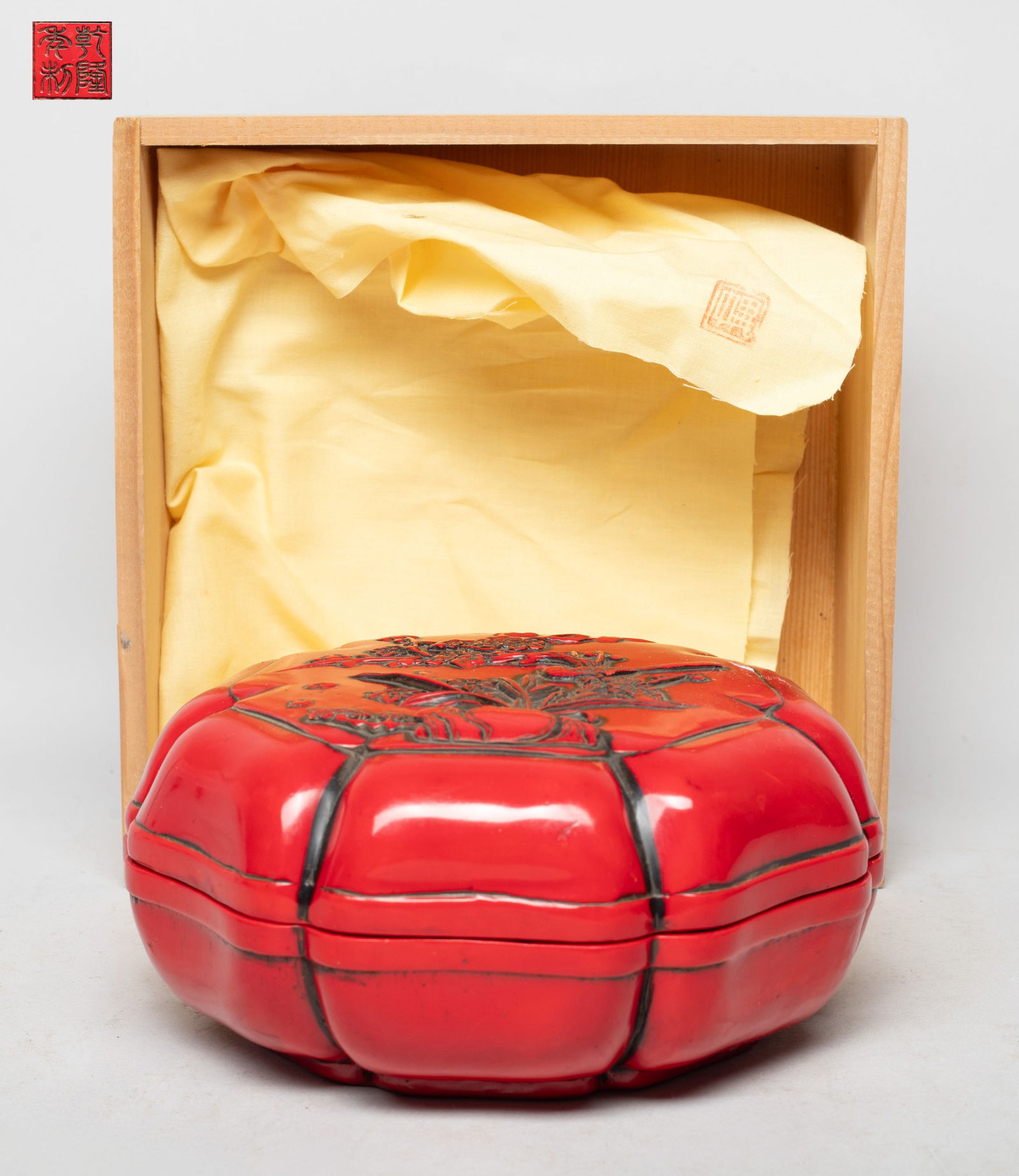 Estate Chinese Export Covered Box: Of lobed form, the top carved with plum blossoms, orchids, lingzhi and a bird, the bottom inscribed with a four-character mark, with a lidless box. Approx. 6.5*3 inch (w/o box).