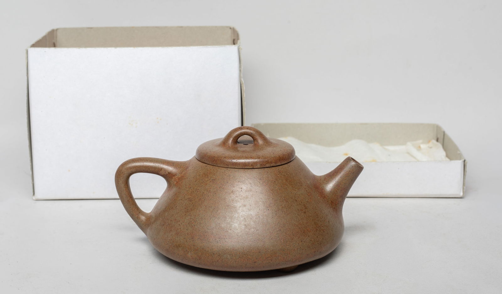 Estate Chinese Yixing Zisha Tea Pot (1 of 8)