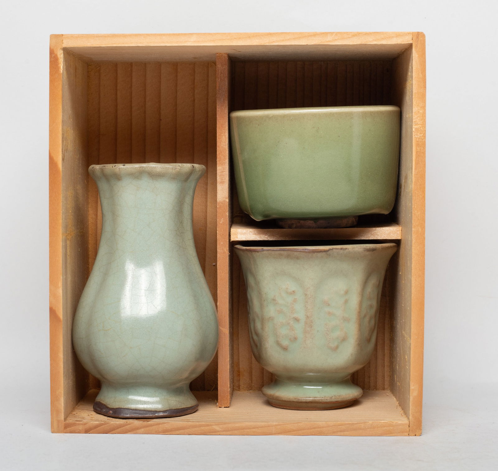 Set Chinese Longquan Porcelain Wares (1 of 11)