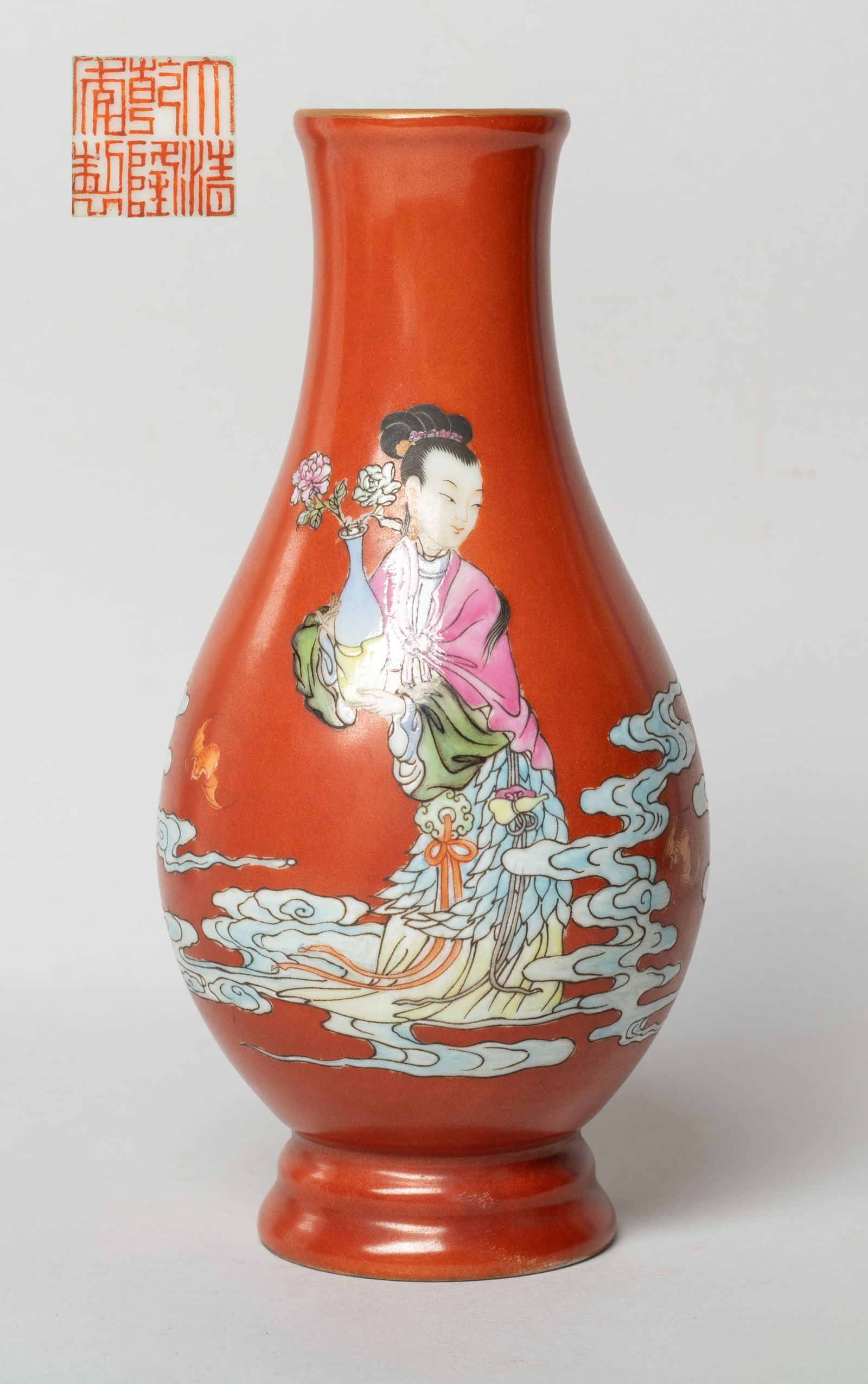 Chinese Export Porcelain Cabinet Vase (1 of 10)