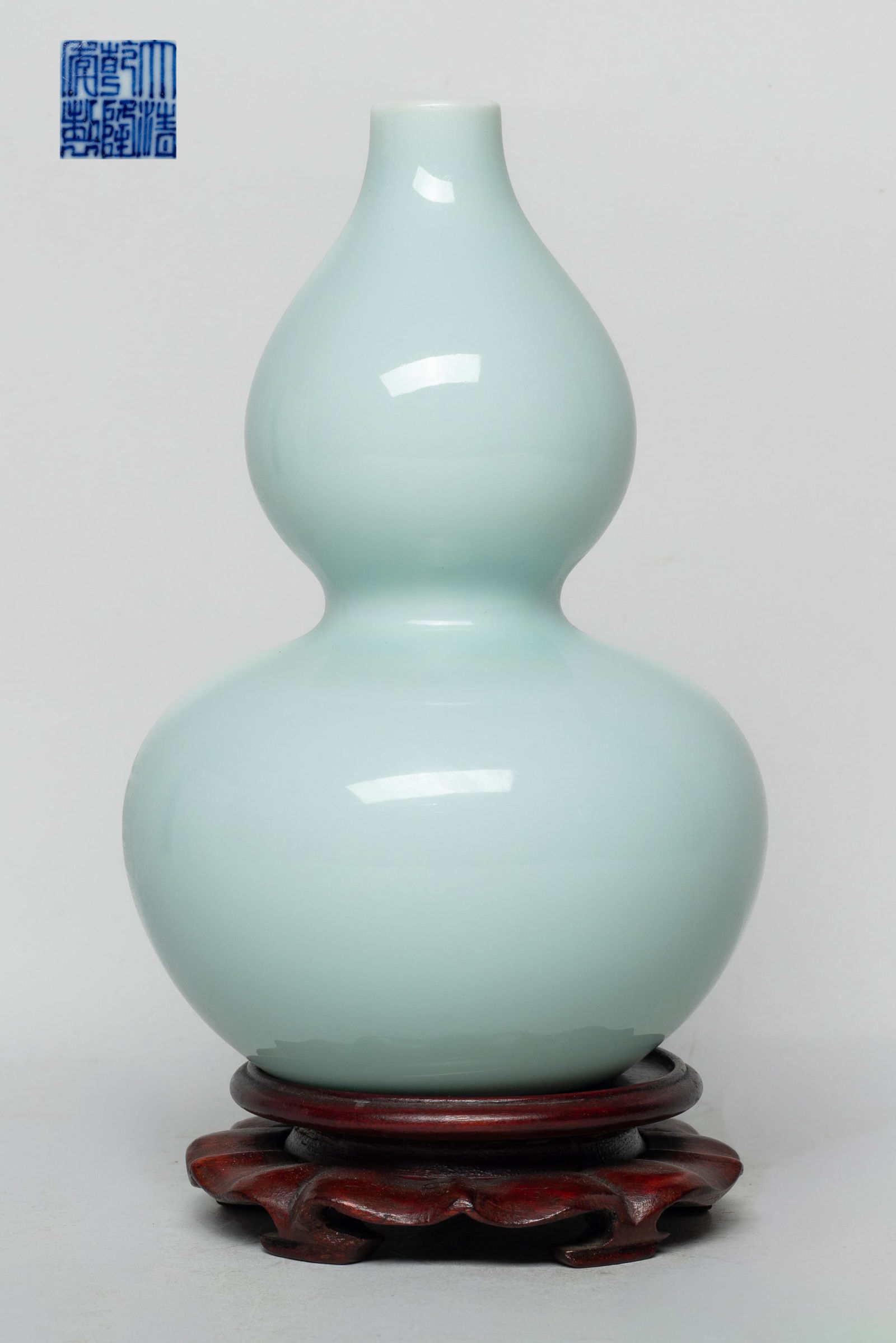 Chinese Export Porcelain Cabinet Gourd Vase (1 of 11)