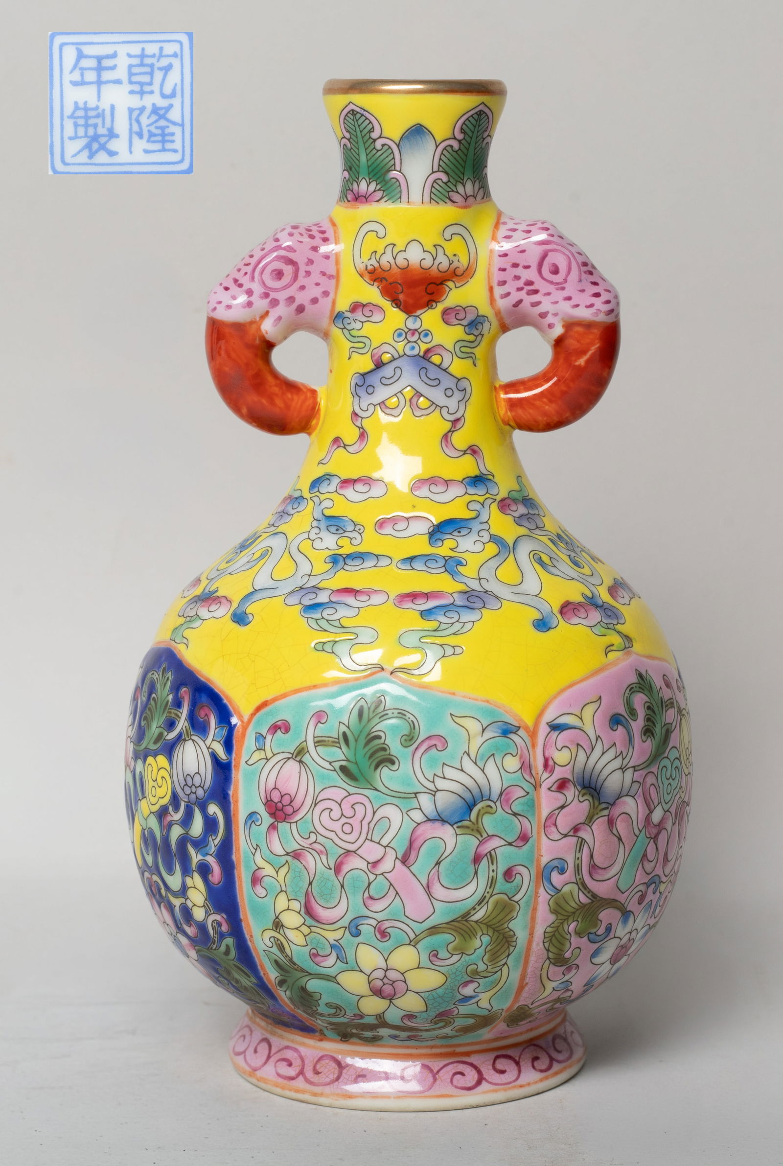 Estate Chinese Export Porcelain Cabinet Vase (1 of 15)