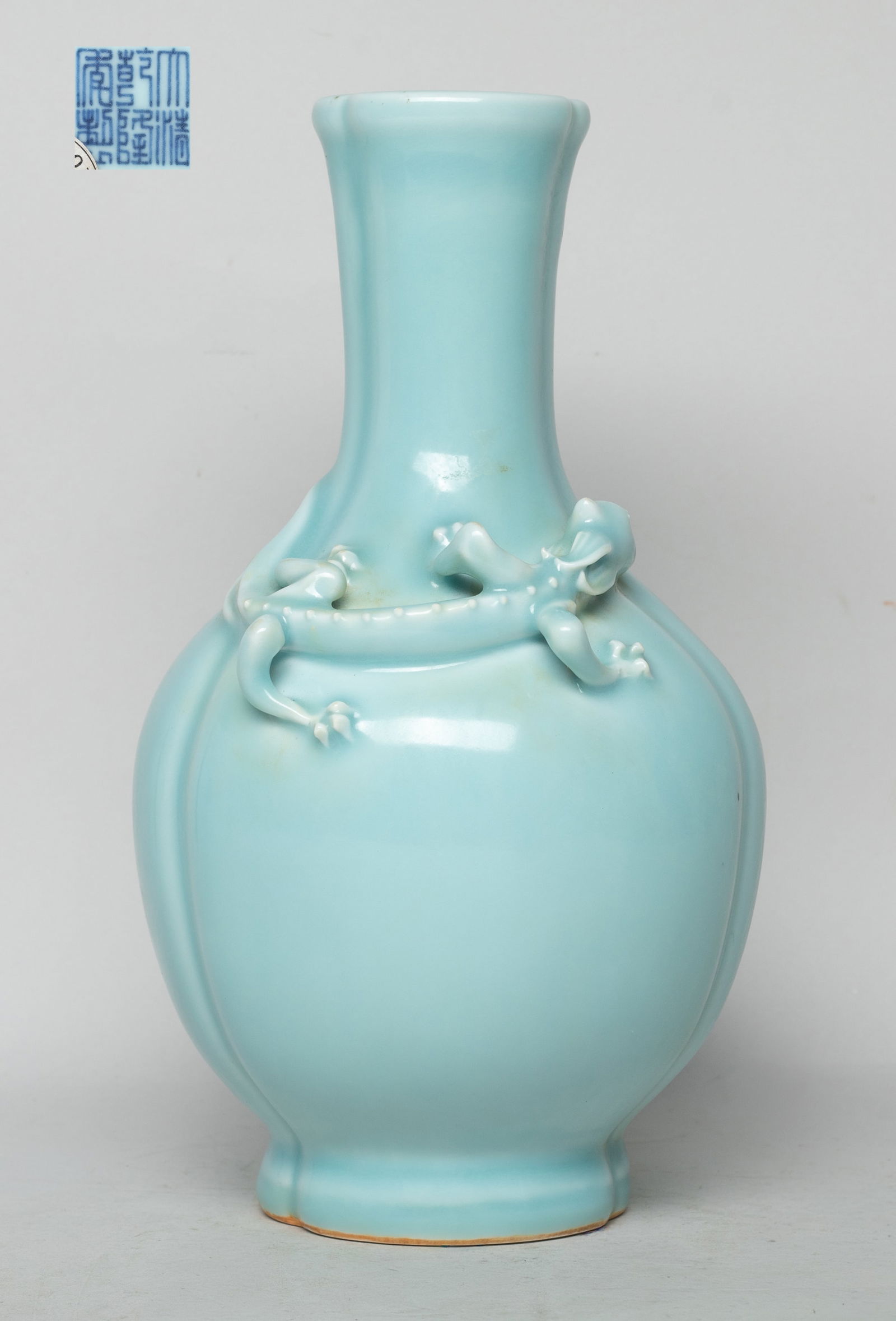 Chinese Export Porcelain Cabinet Vase (1 of 11)