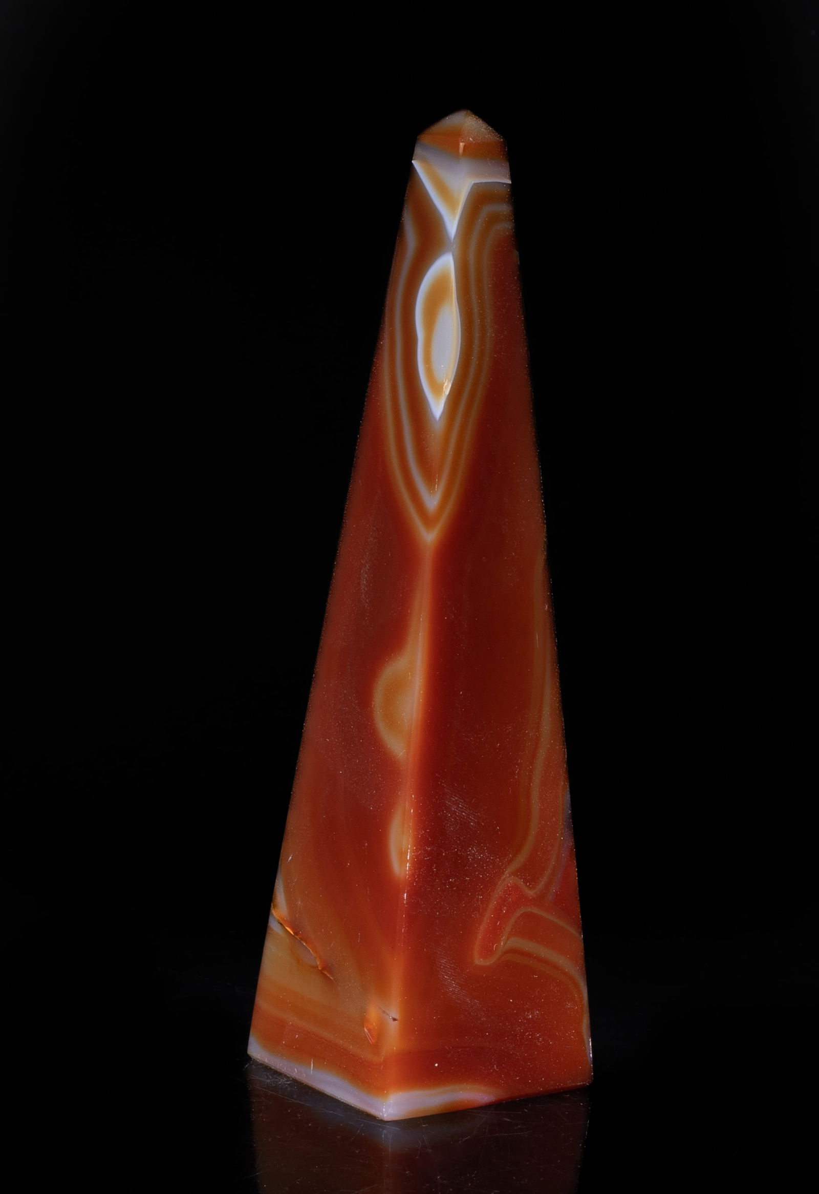 Early 20th Cameo Agate Obelisk: Table decor cameo agate obelisk sculpture, the surface finely smoothed and polished. Approx. 6.5*1.75*1.7 inch.