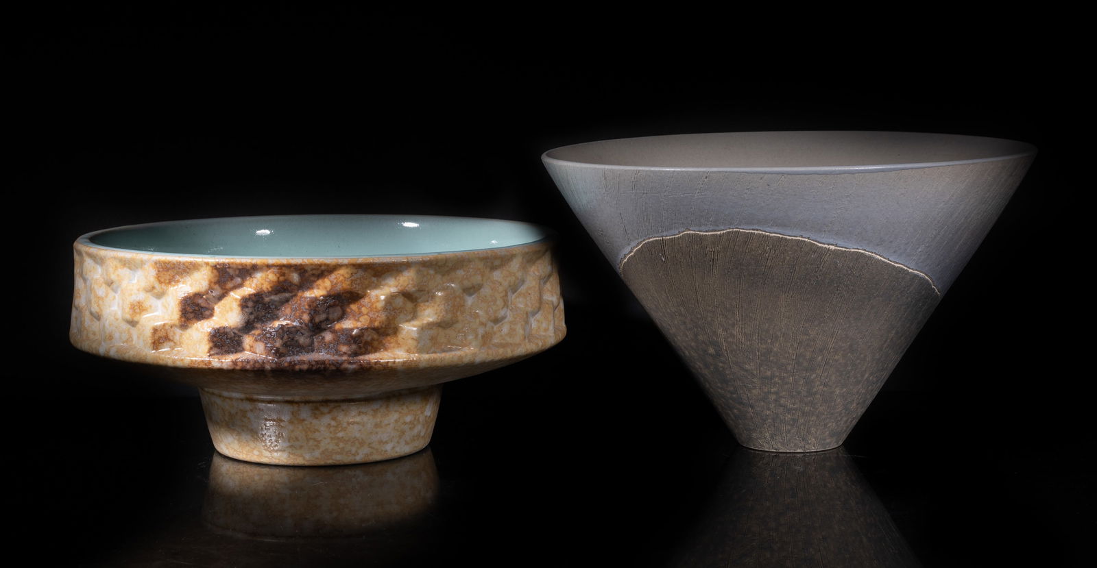 Two Mid-century Studio Art Porcelain Pots: Two studio art room decor porcelain pots. Approx. 9.2*5.6 inch (larger).