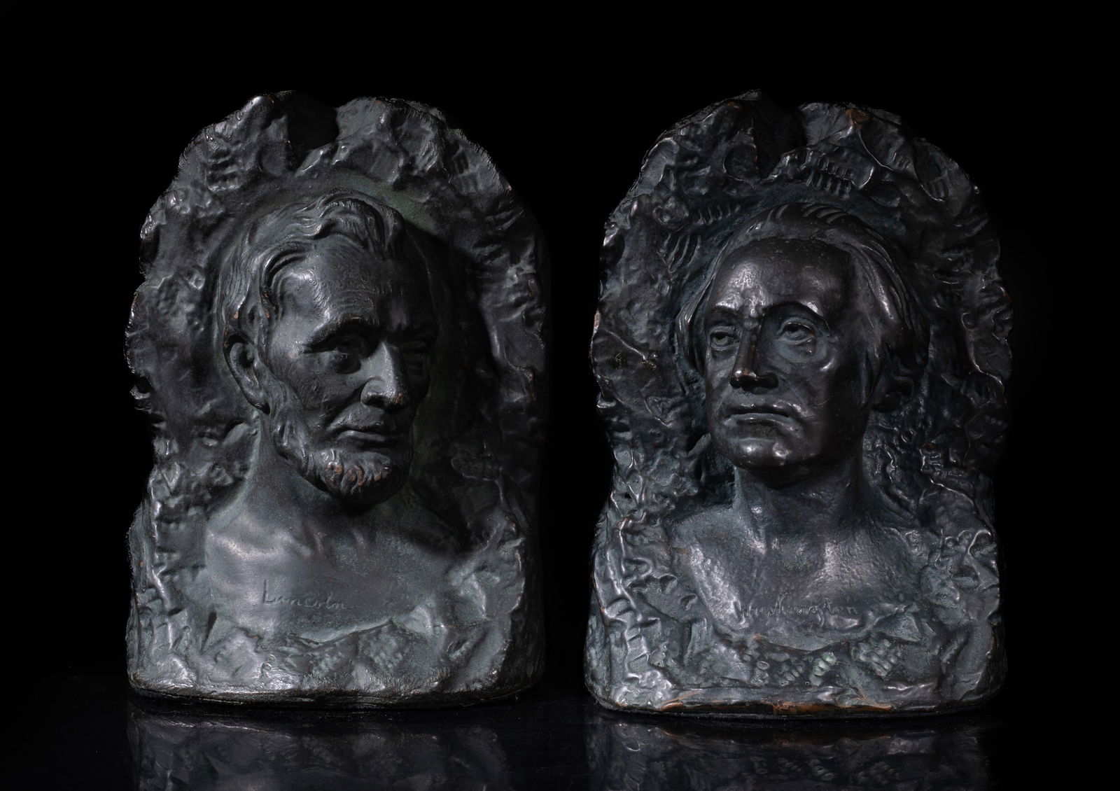Two Early 20th Large Sculptures Bookends: Two vintage male bust sculpture form bookends. Approx. 7.8*5.2*3.1 inch (each).