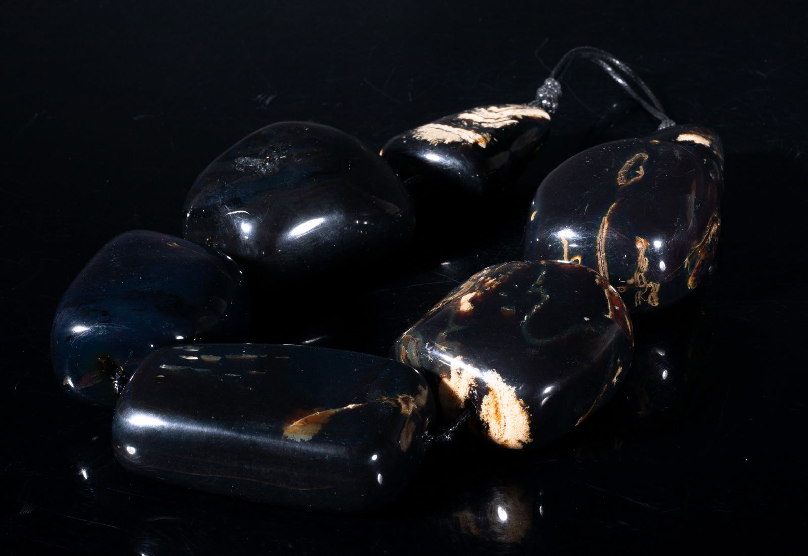 Chunk Beads South Asian Root Amber Necklace: Collectible South Asian root amber carved chunky bead necklace. Approx. 538 gram (total weight), 3.15*1.8*1.17 inch (largest bead).