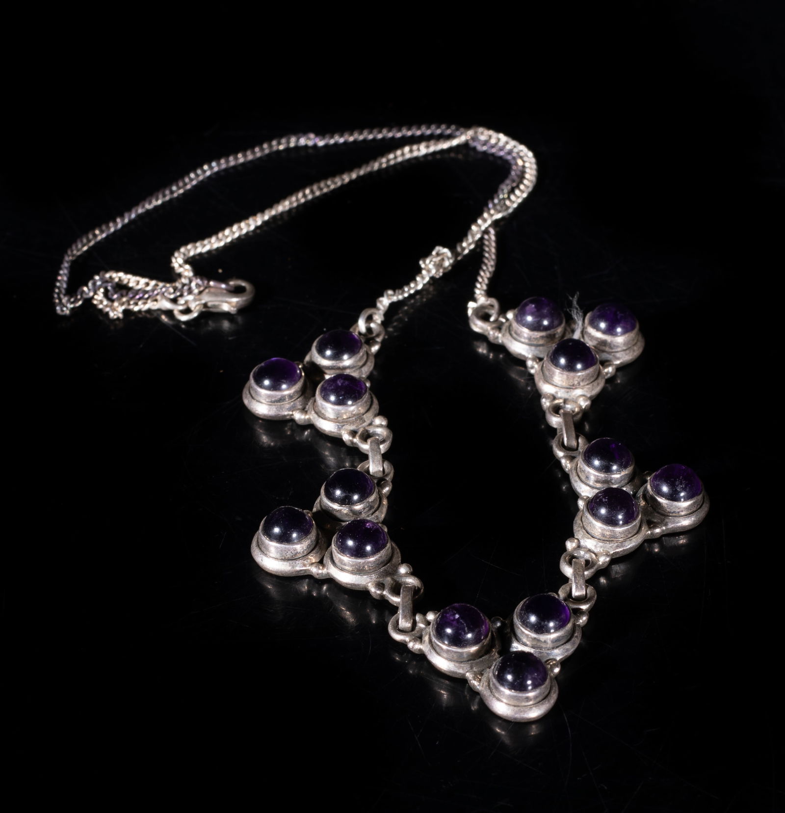 Vintage Heavy Sterling Inlaid Amethyst Necklace: Vintage sterling silver necklace inlaid with amethyst, marked 925. Approx. 27.7 gram (total weight), 17 inch L.