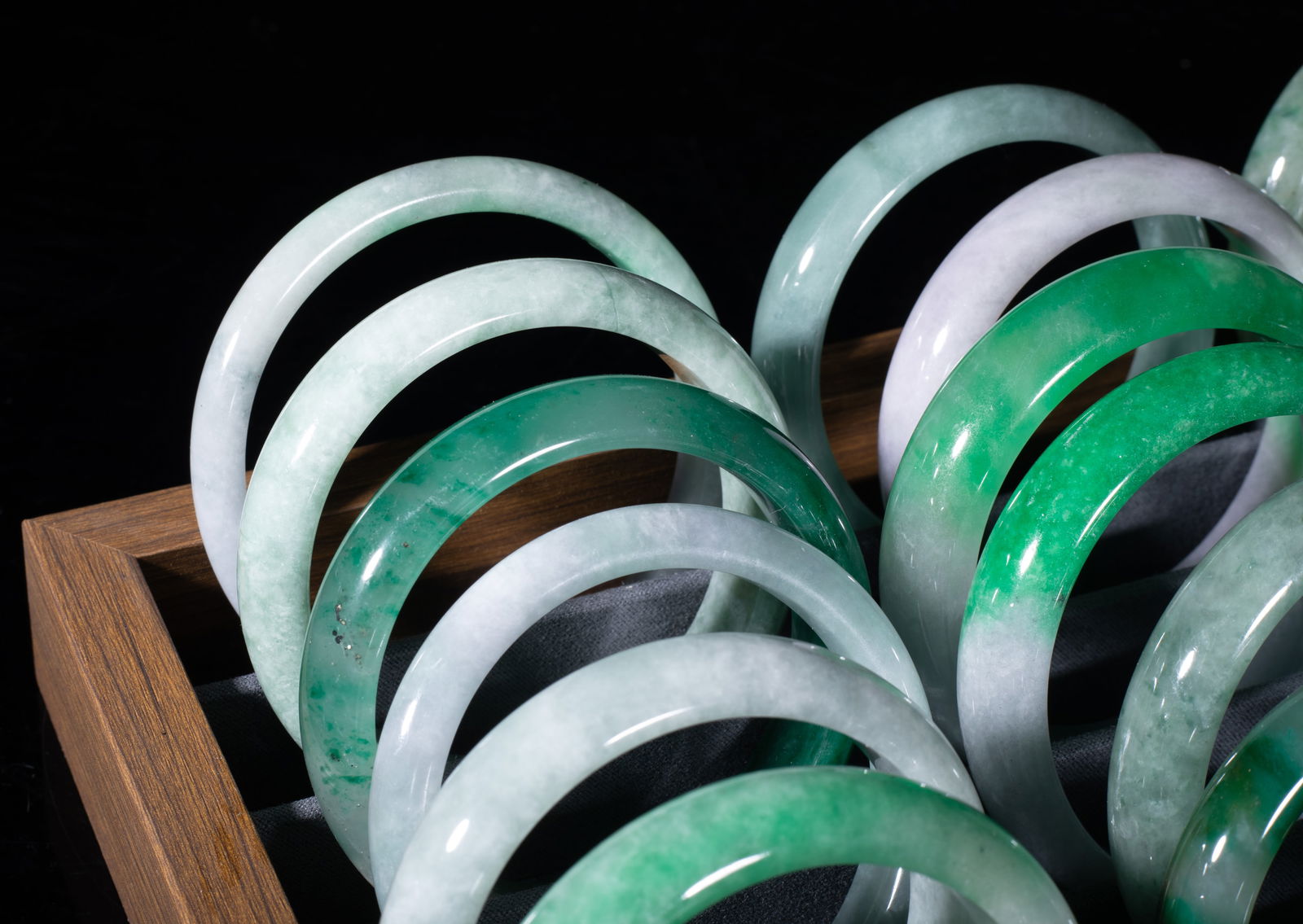 Large Set Chinese Export Jade Bangles - 3