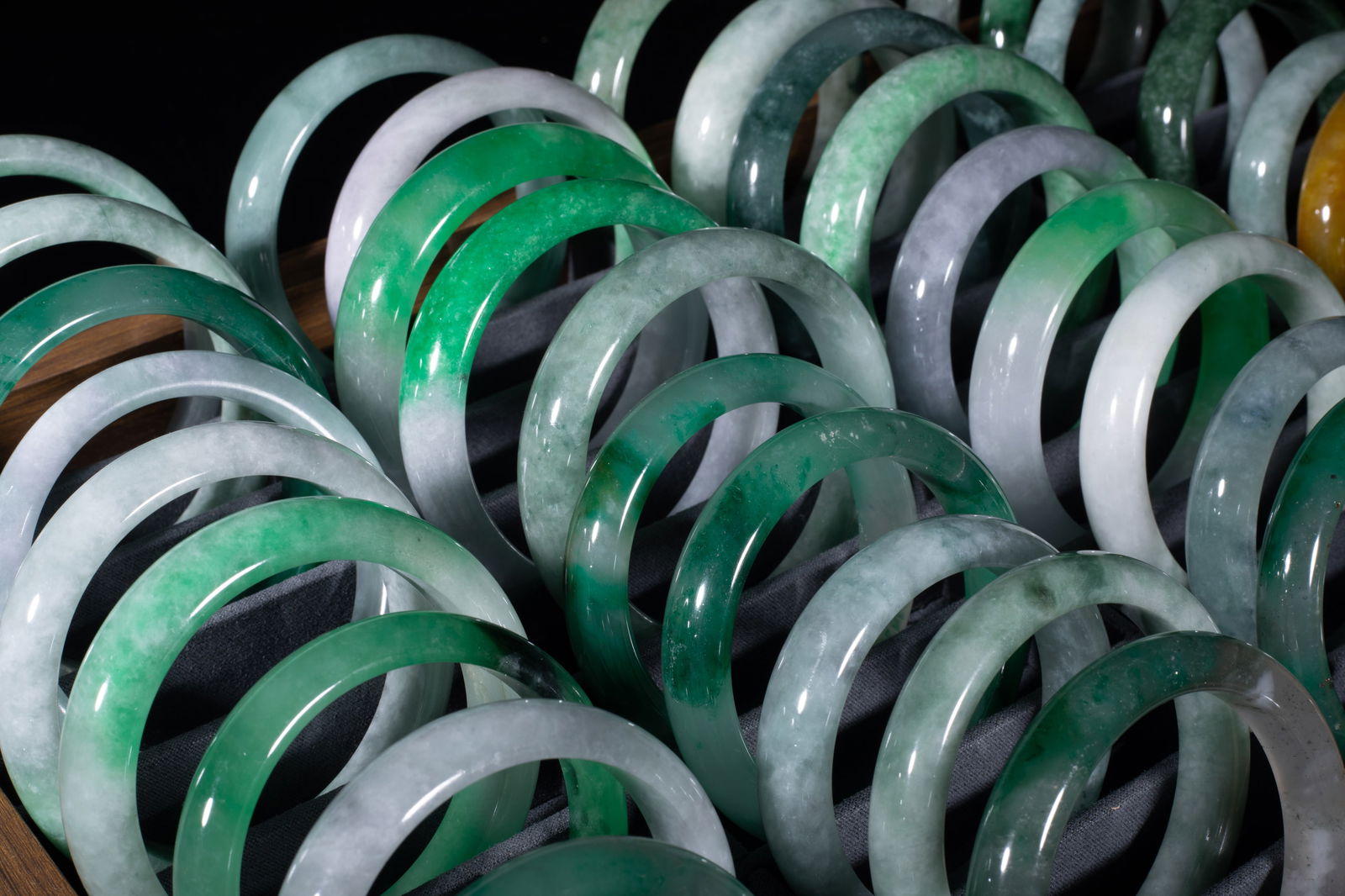 Large Set Chinese Export Jade Bangles - 7