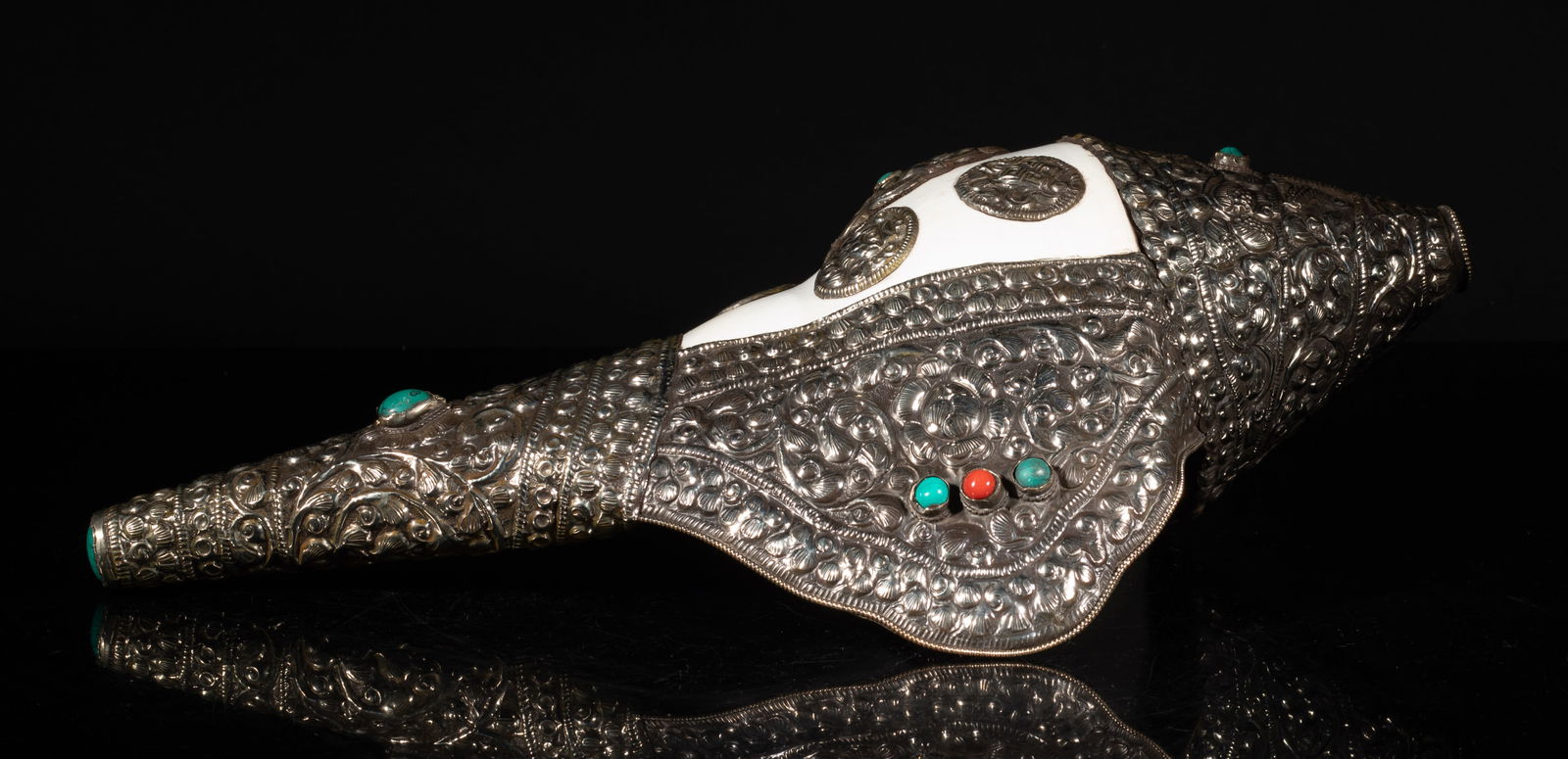 Large Chinese Sino-Tibetan Shell Horn (1 of 13)