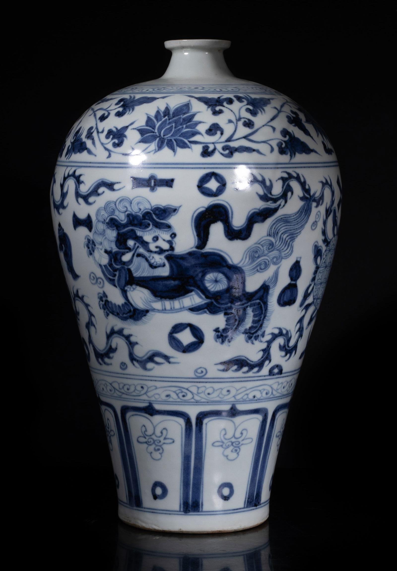 Estate Chinese Shipwreck Type Porcelain Vase (1 of 9)