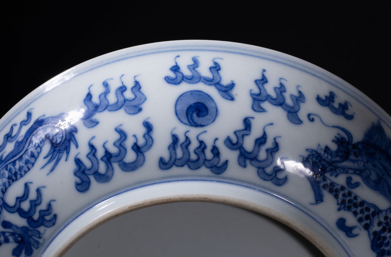 Two Chinese Export Porcelain Libation Plates - 10