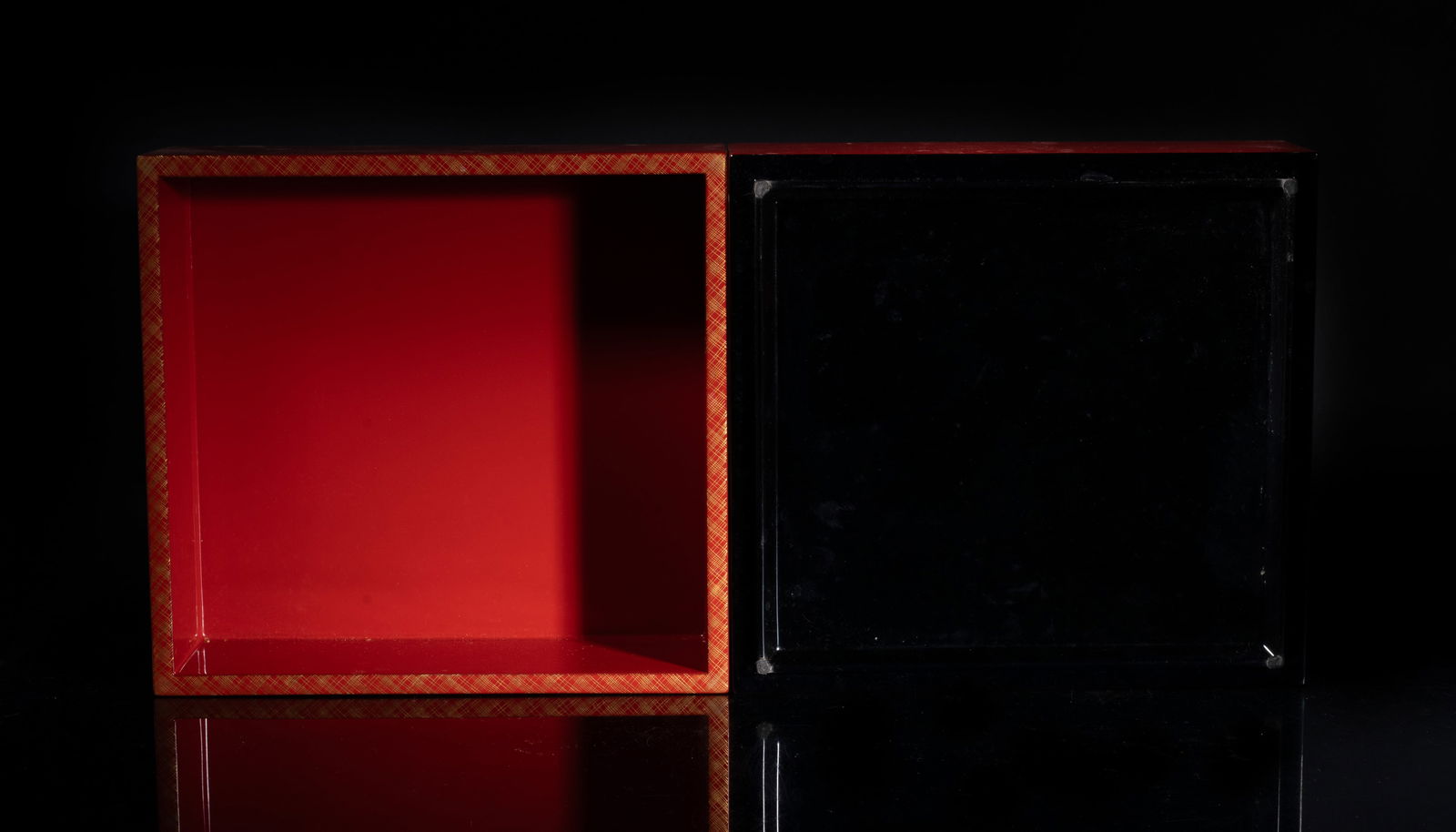 Two Chinese Export Porcelain Libation Plates - 16