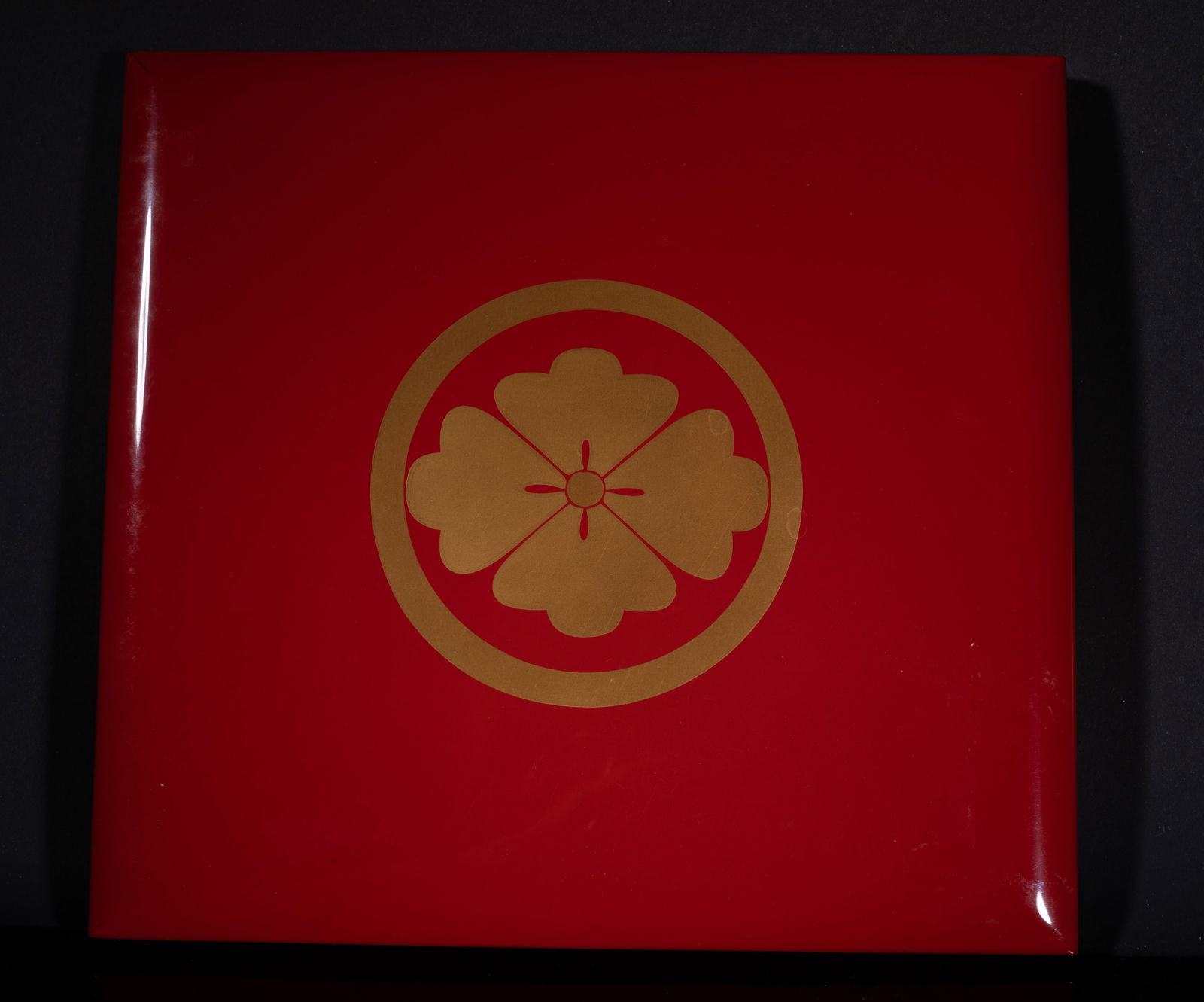 Two Chinese Export Porcelain Libation Plates - 17