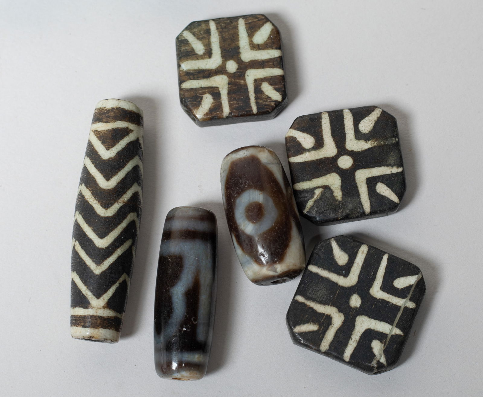 Estate Large Groups Chinese Export Beads - 5