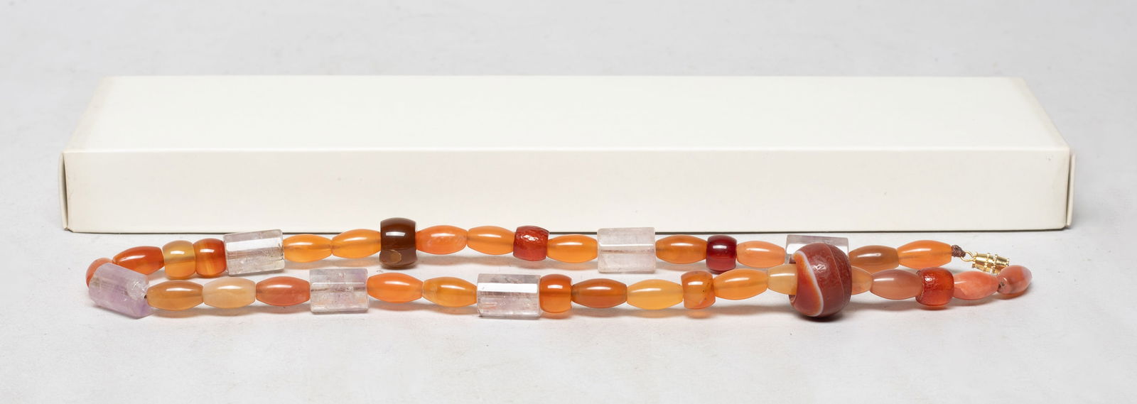 Chinese Export Cameo Agate, Amethyst Necklace: Collectible Chinese cameo agate and amethyst carved bead necklace, with box. Approx. 20 inch L.