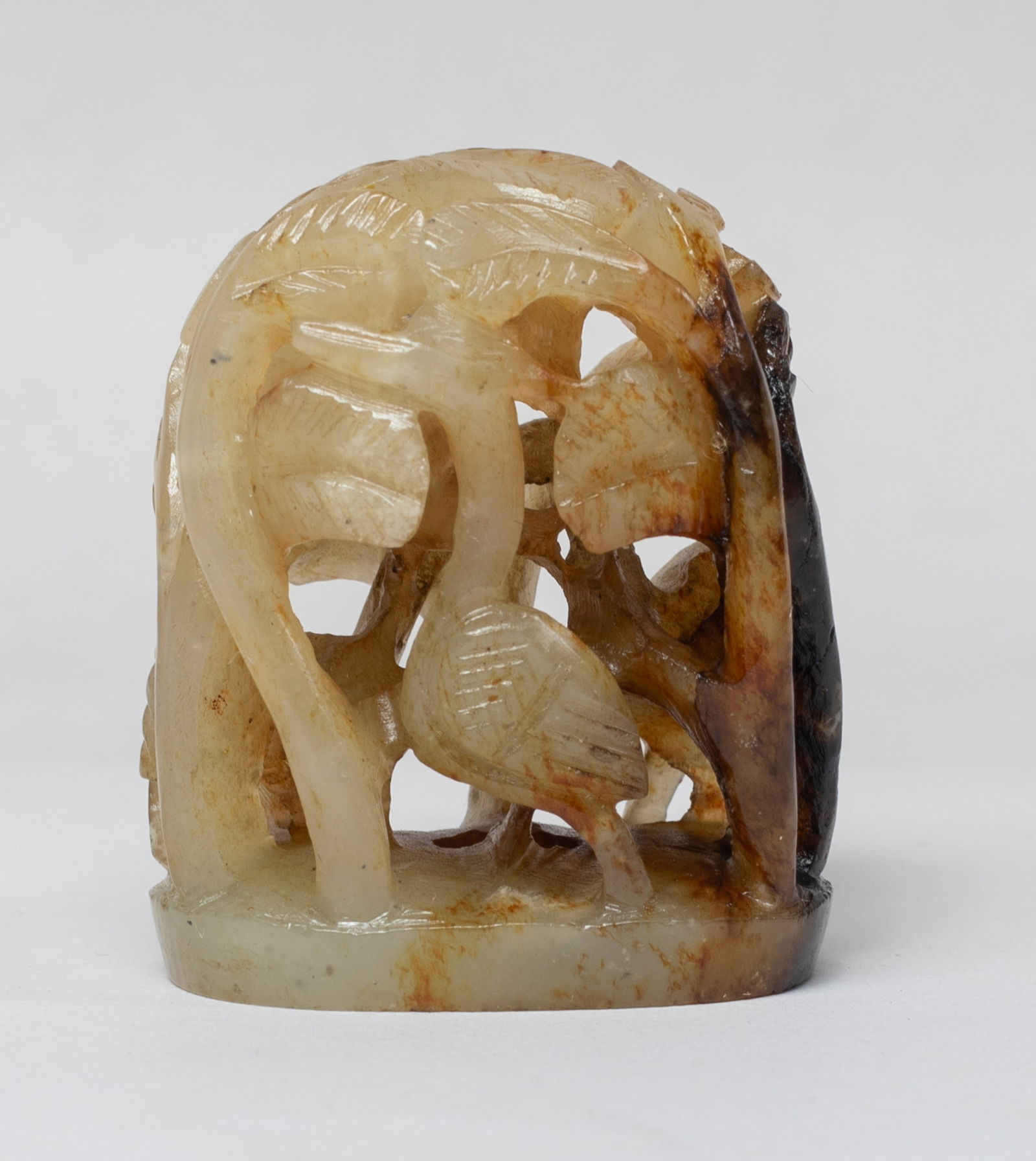 Estate Chinese Russet Jade Censer Final: Skillfully carved in openwork with birds among overlapping leafy stems. Approx. 1.6*1.3*0.9 inch.