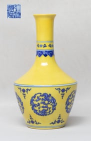 Estate Chinese Export Porcelain Cabinet Vase
