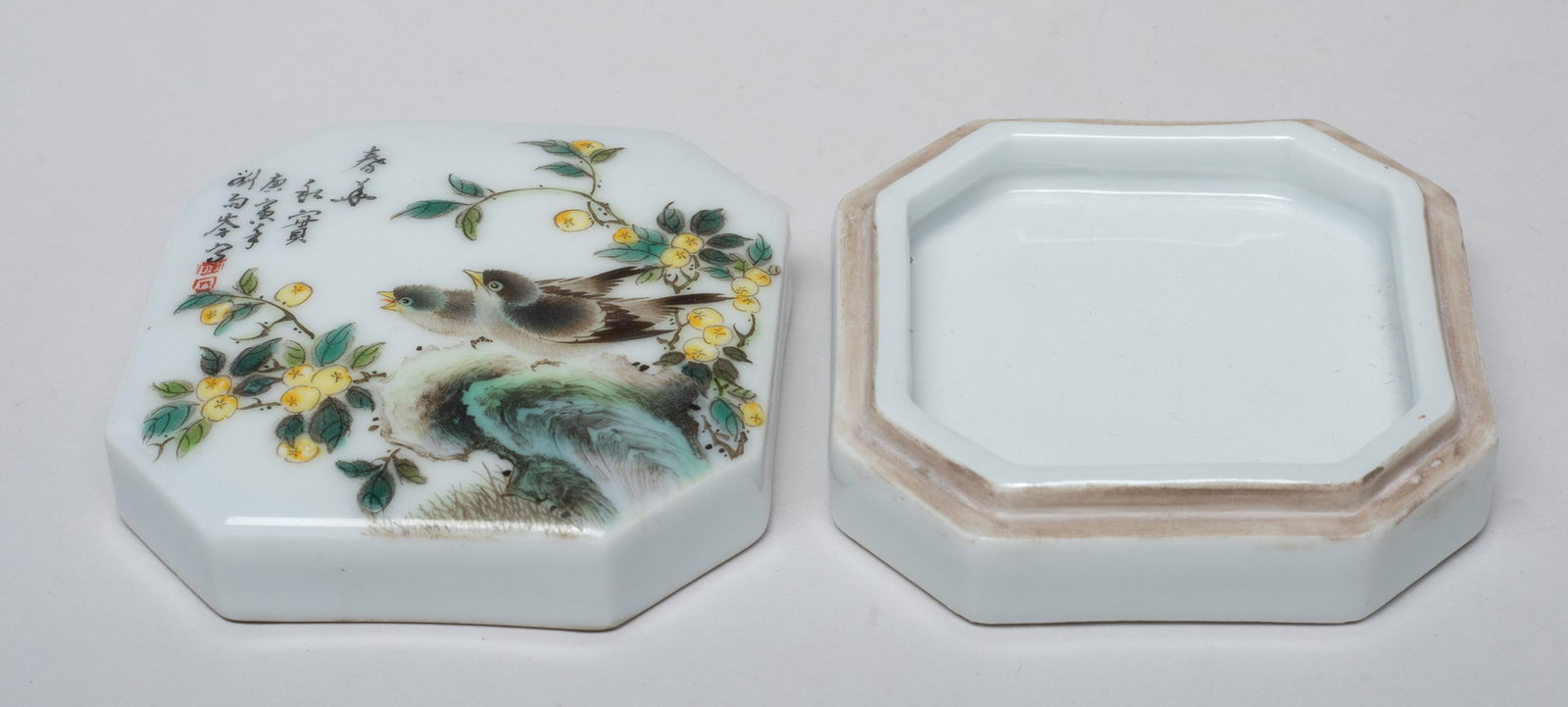 Two Chinese Export Porcelain Ink Boxes - 3