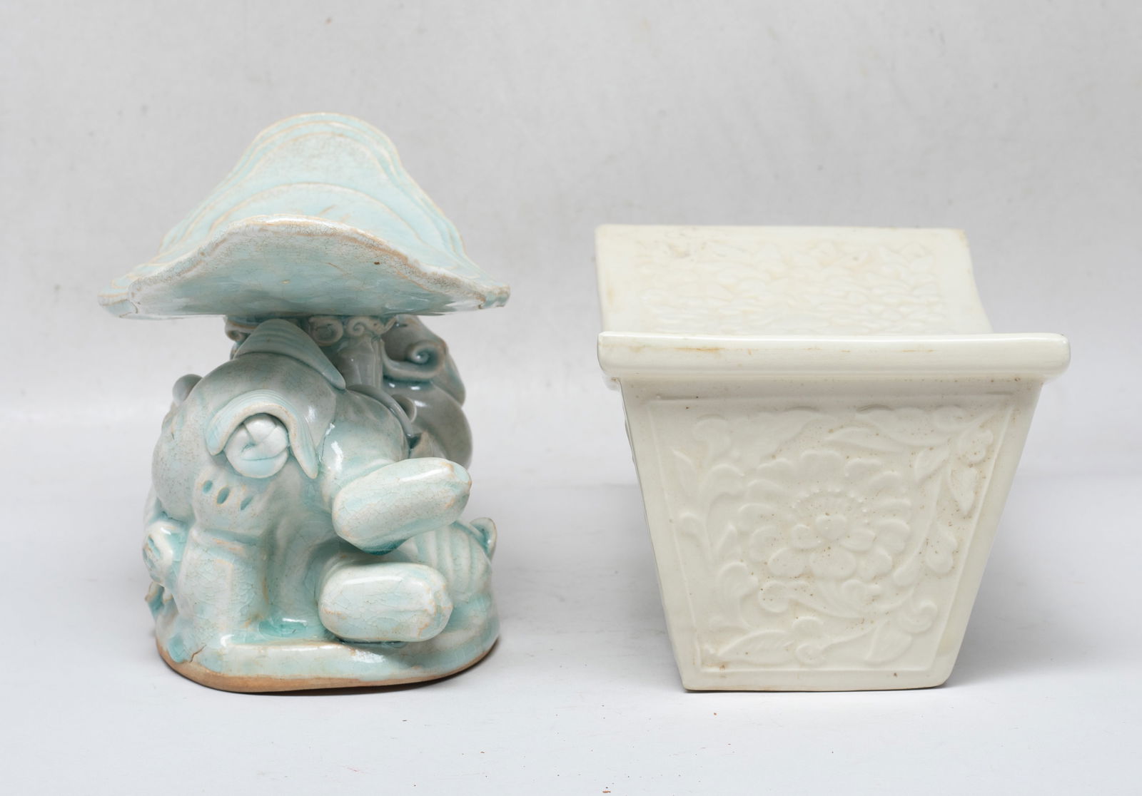 Two Chinese Export Porcelain Pillows - 5