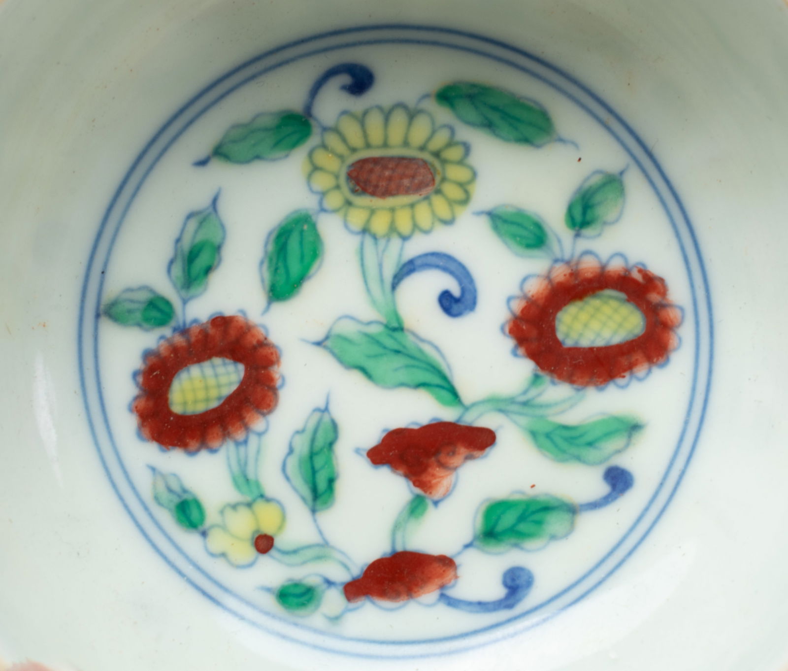 Two Chinese Export Porcelain Cups - 9