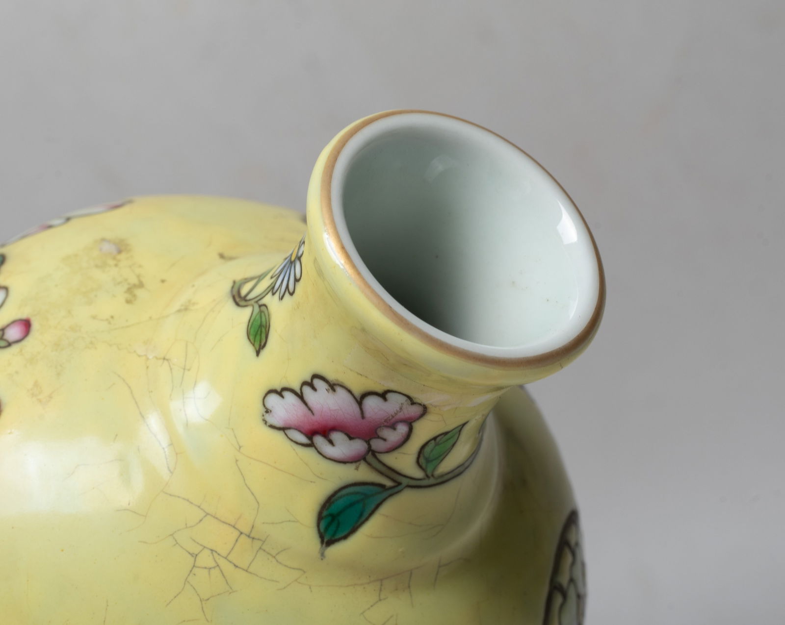 Two Chinese Export Porcelain Vases - 10