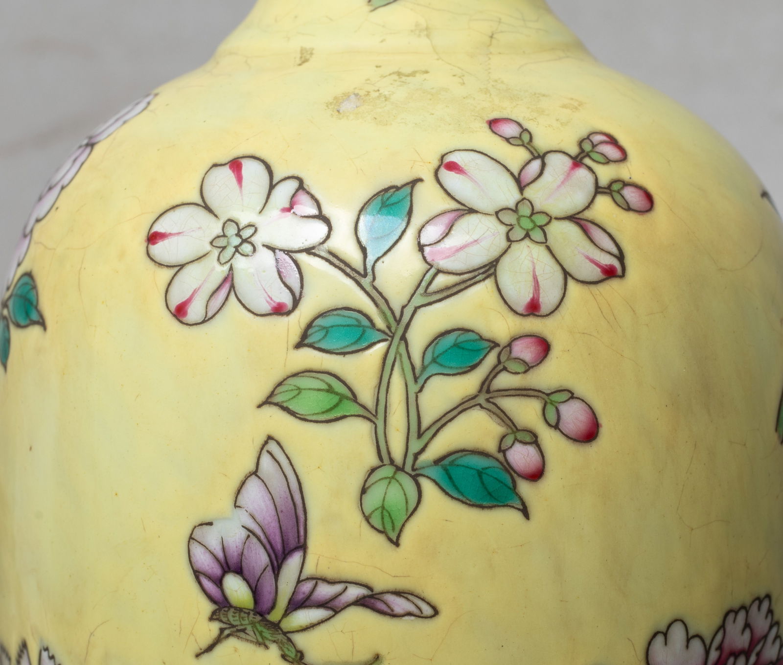 Two Chinese Export Porcelain Vases - 12