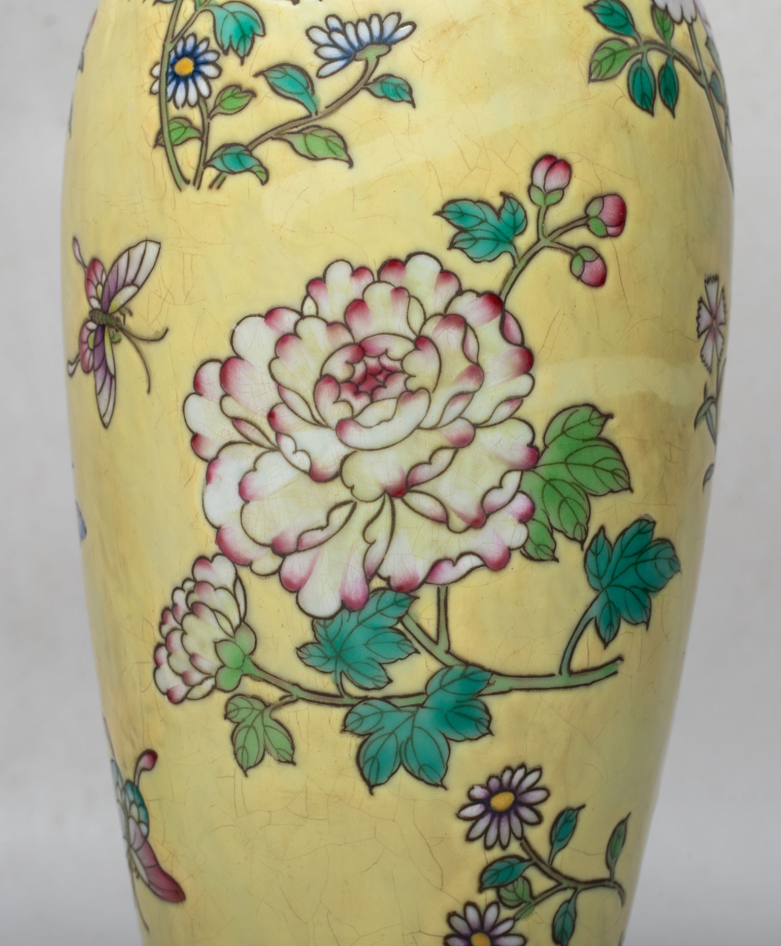 Two Chinese Export Porcelain Vases - 13
