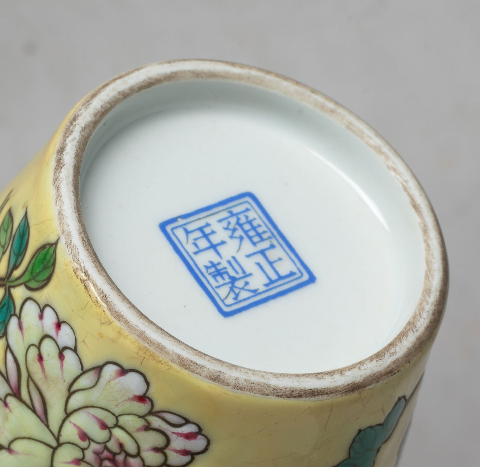 Two Chinese Export Porcelain Vases - 15