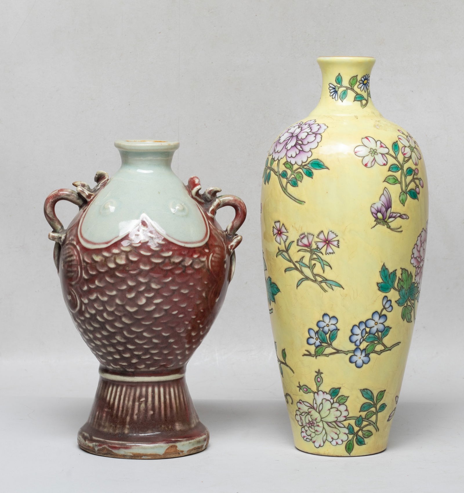 Two Chinese Export Porcelain Vases - 3