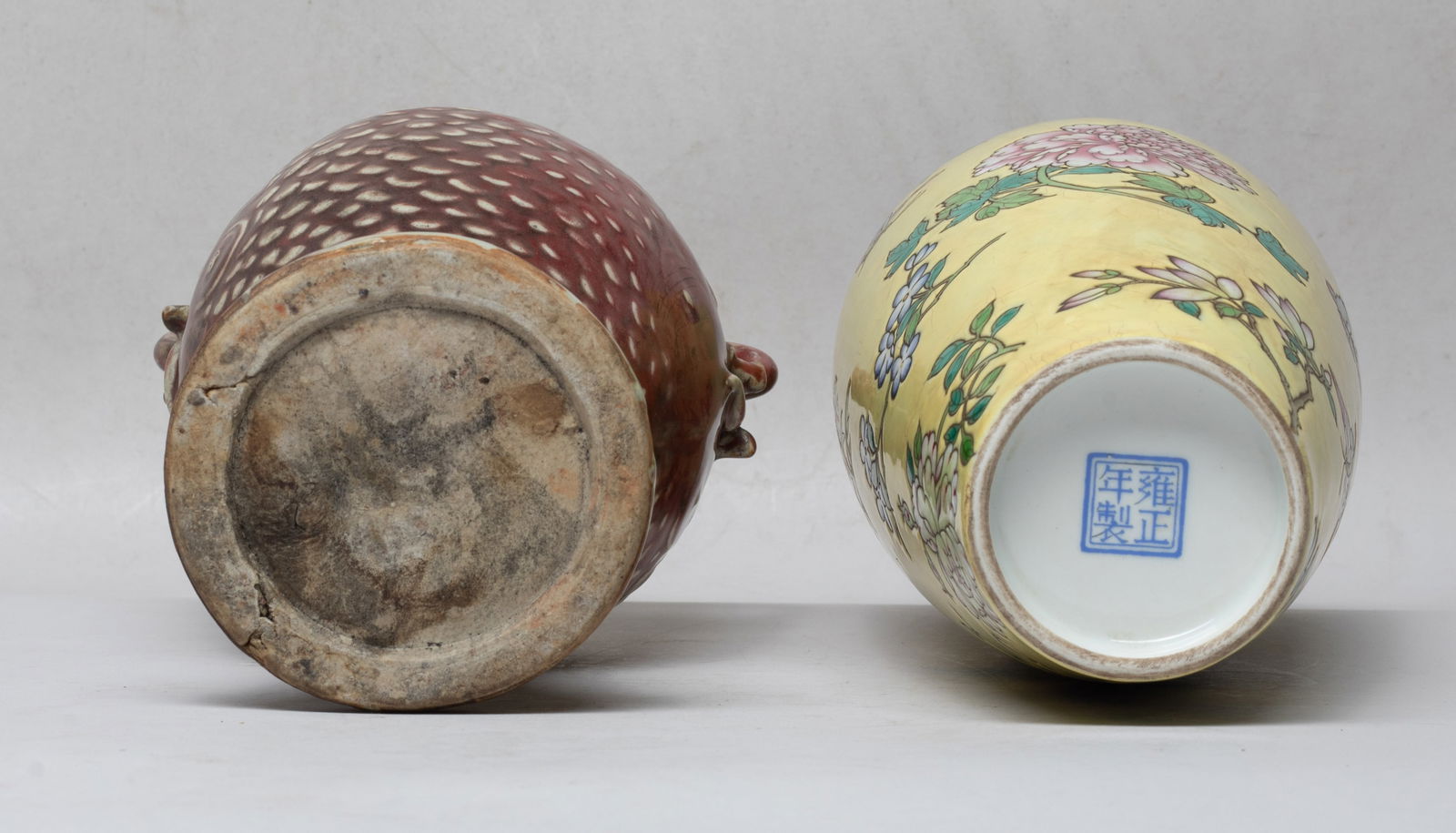 Two Chinese Export Porcelain Vases - 4