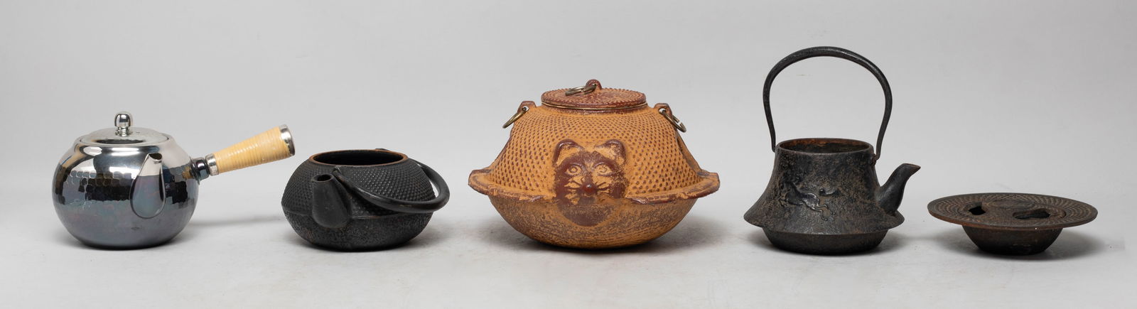 Set Vintage Japanese Cast Iron, Metal Pots: Set of four vintage Japanese iron cast and metal pots. Approx. 7.3*6.7 inch (largest).