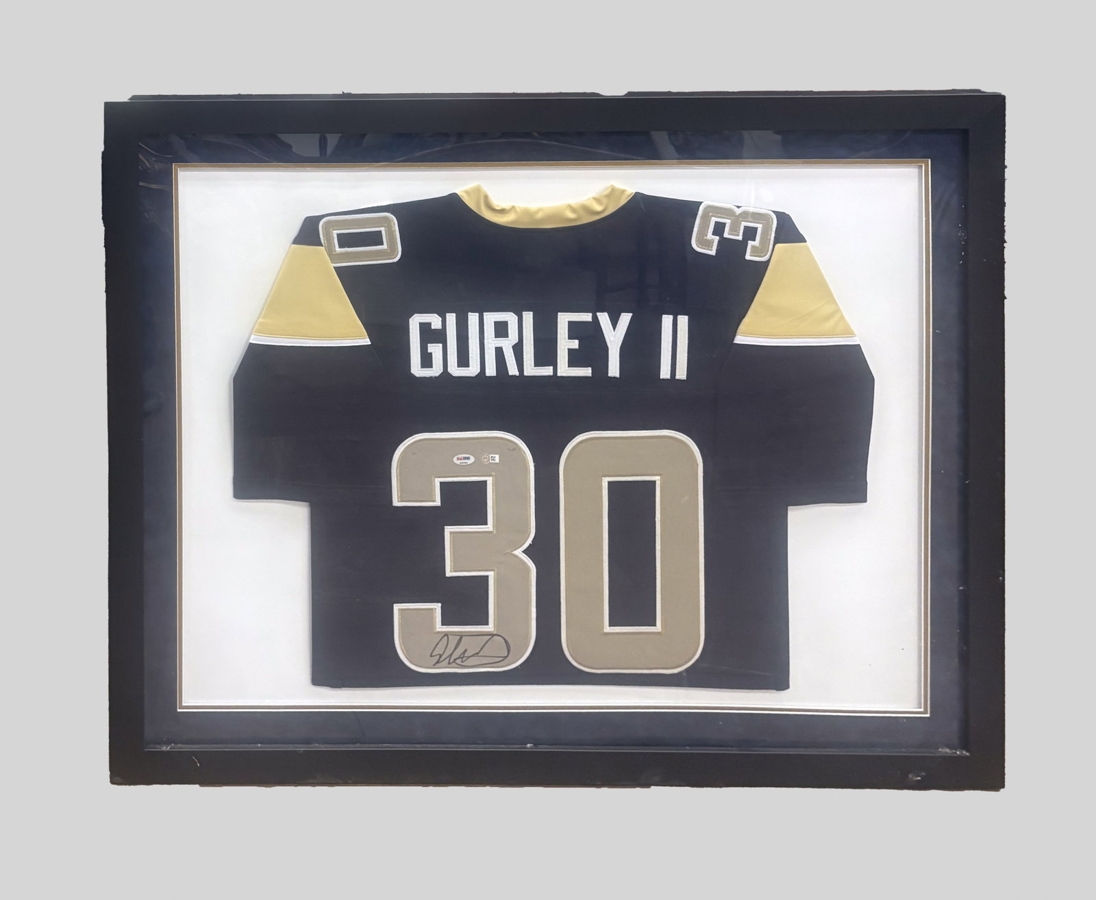 Certificate TODD GURLEY II Framed Signed Rams: Collectible autographed Todd Gurley II Los Angeles Ram jersey, featuring his number 30, framed. Certification Number: AD81904 Approx. 40.7*32.7 inch (frame size).