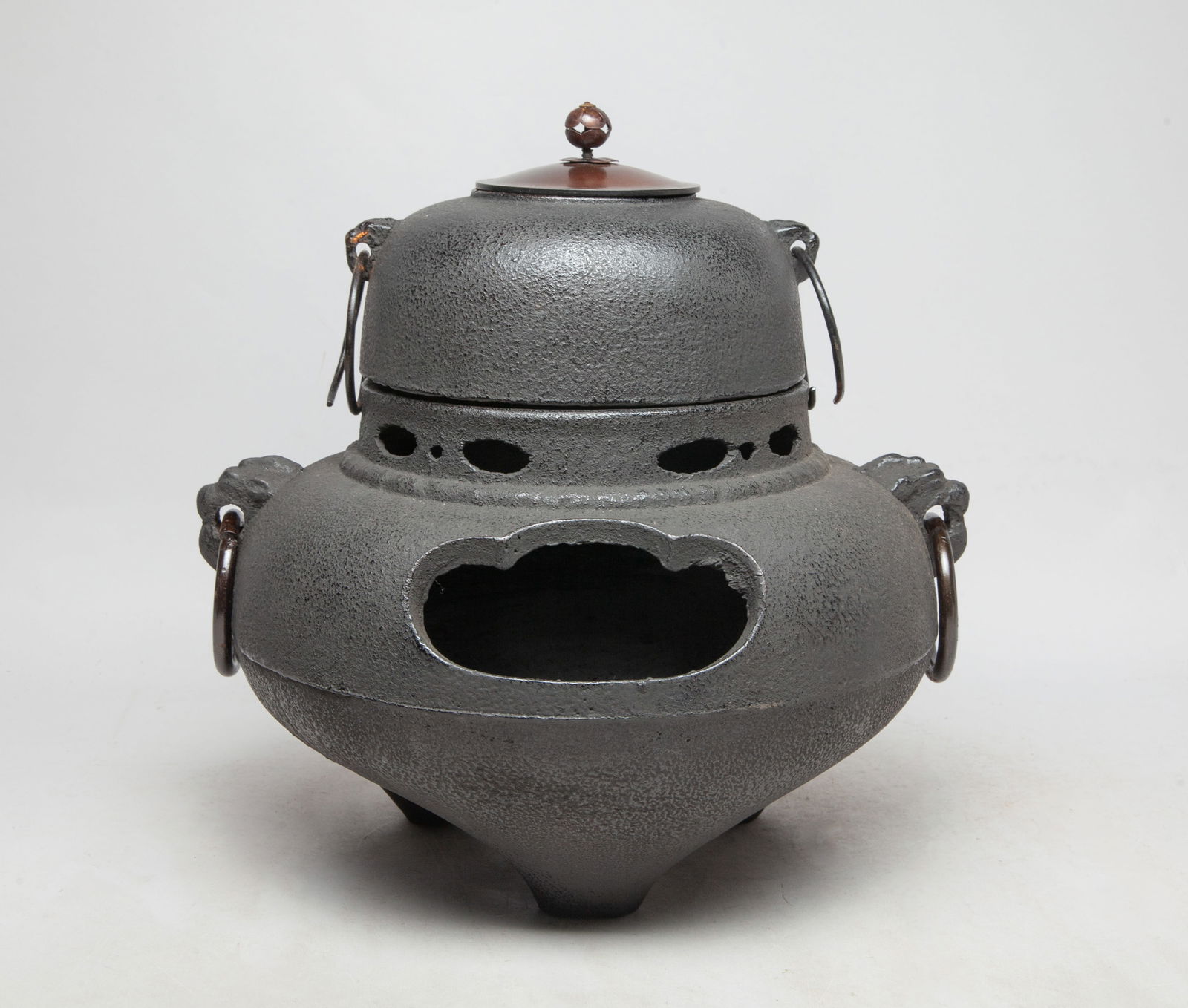 Large Japanese Cast Iron Tea Pot: Large heavy Japanese iron cast tea pot. Approx. 13*12.7*11.5 inch.