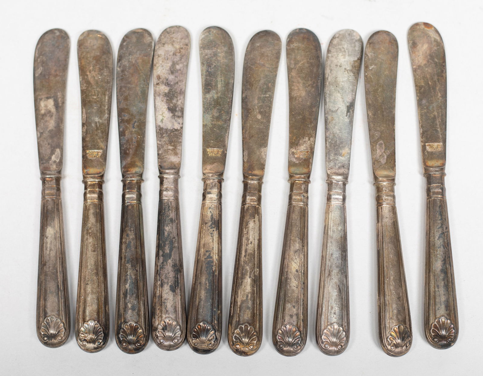 Early 19th Silver Handle Service Sets: Set of ten British silver handle butter knives, each marked WORCESTER SILVER CO ENGLAND. Approx. 420 gram (total weight), 6.1 inch L (each). The Estate of the Consignment Store Closed Sale. Laguna